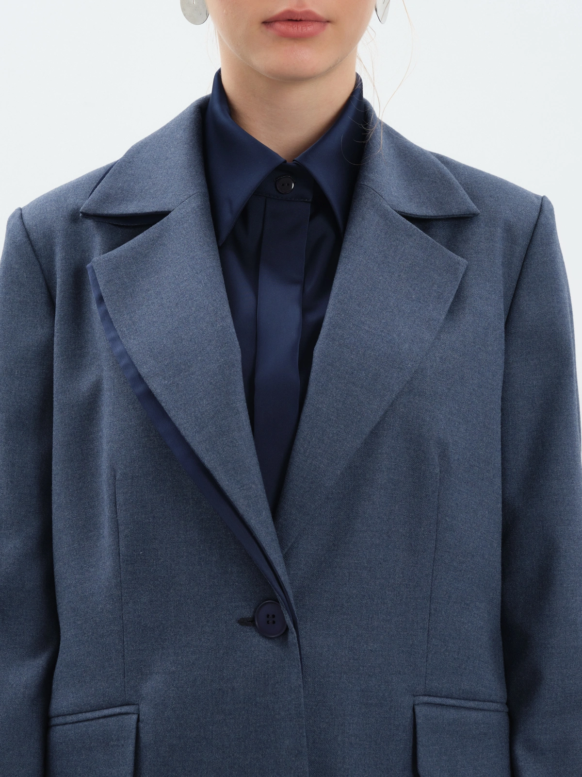 Синяя атласная блуза