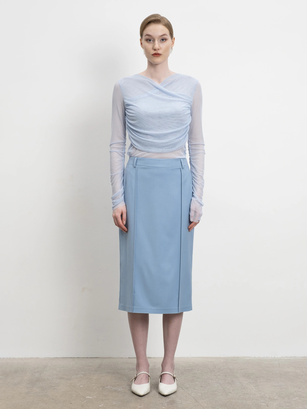 Голубая юбка с вытачками