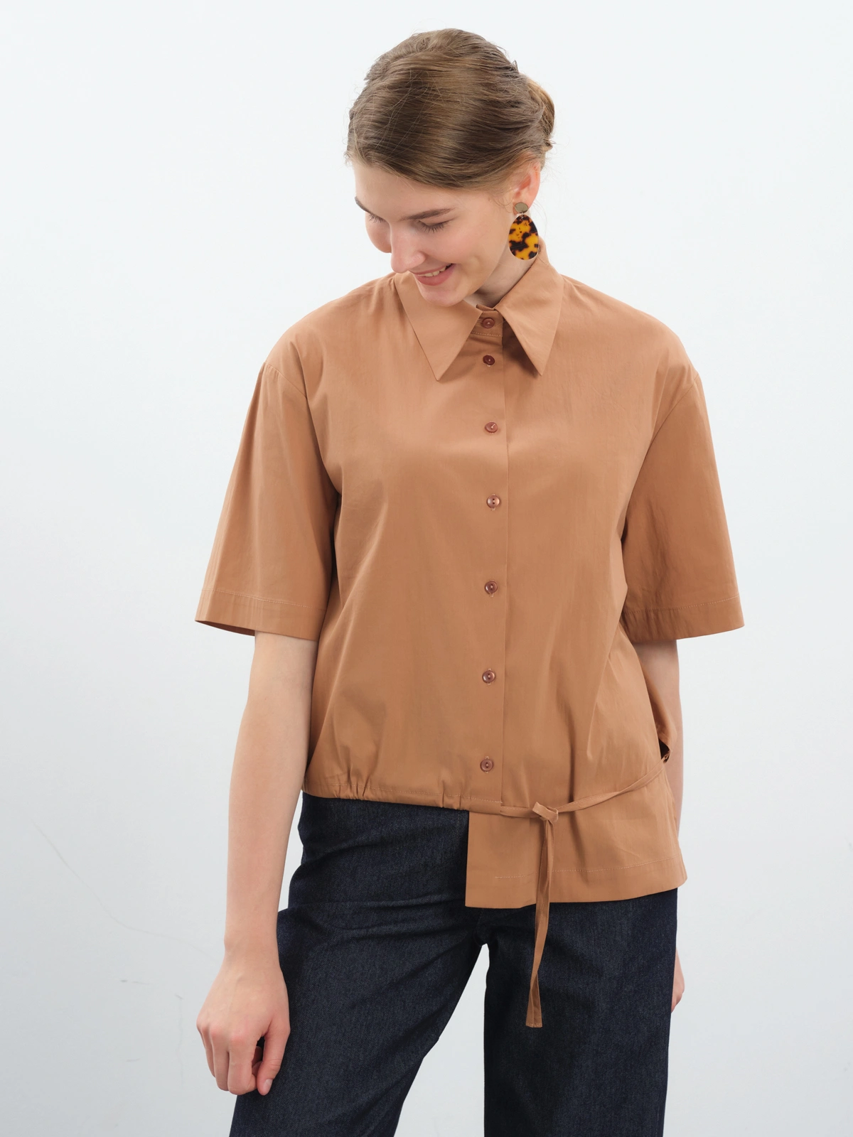 Коричневая блуза с асимметричным низом