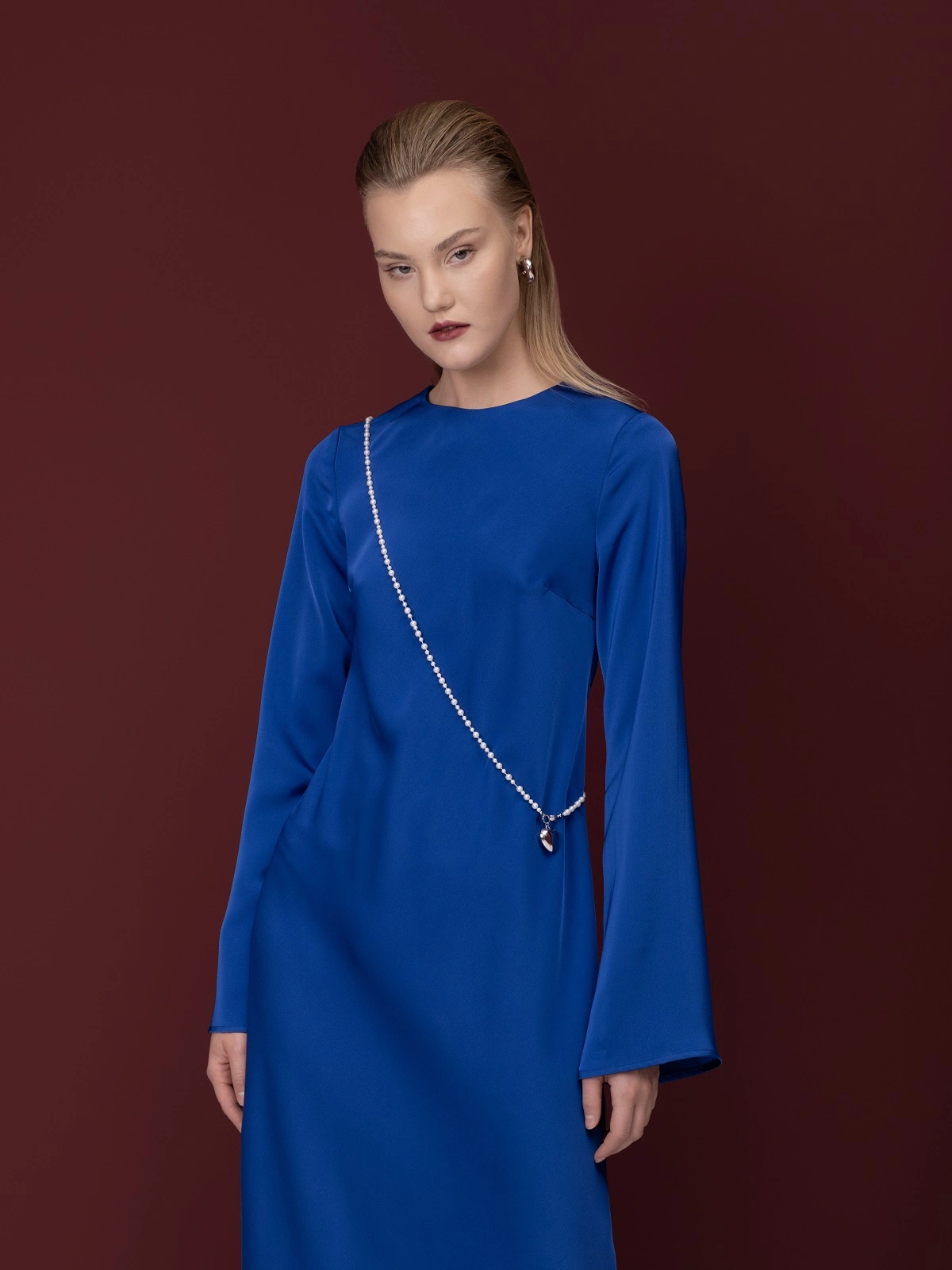 Синее сатиновое платье