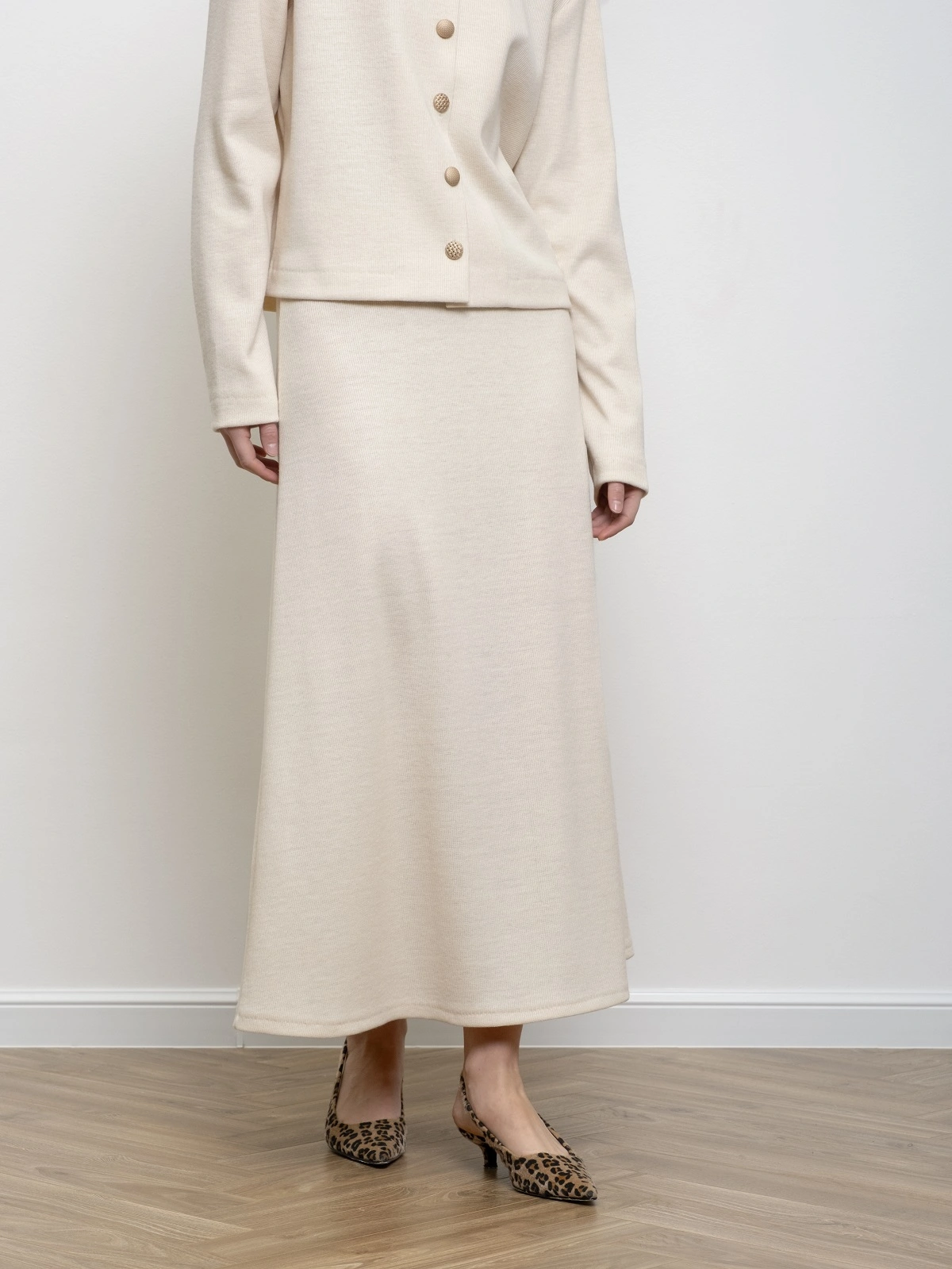 Молочная трикотажная юбка