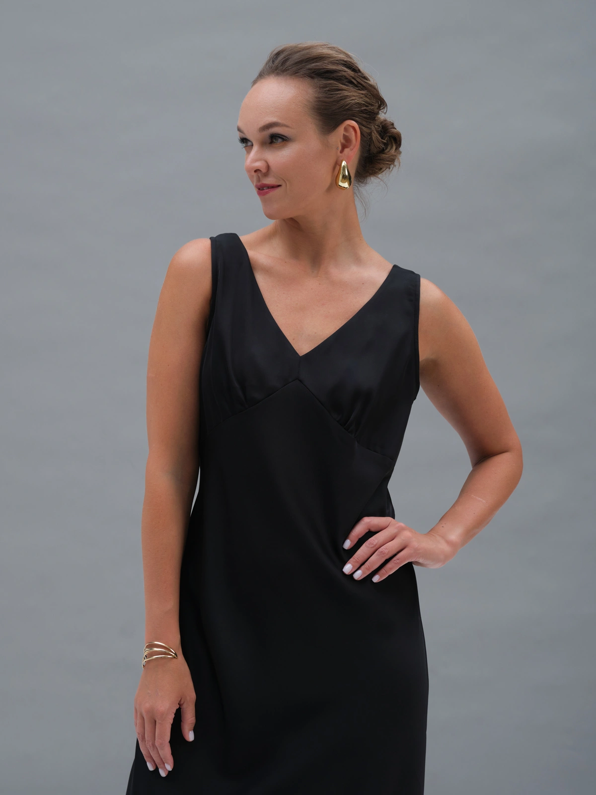 Черное атласное платье Hecate