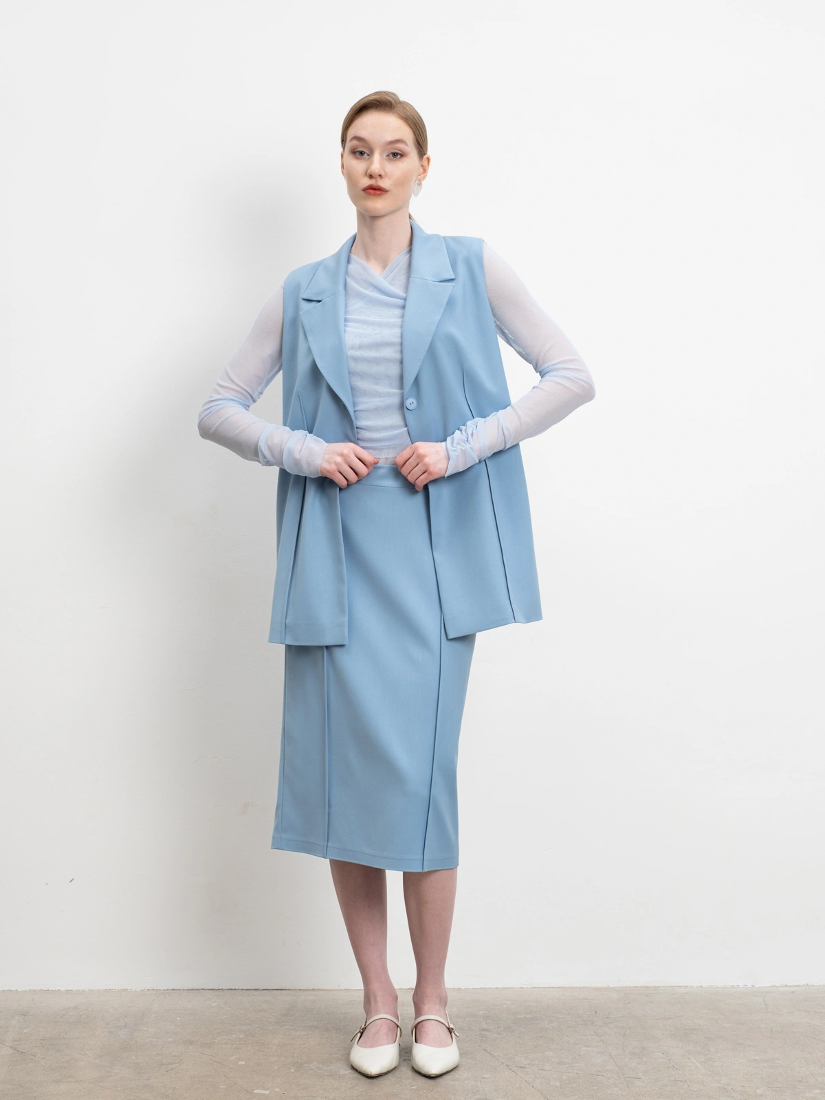 Голубая юбка с вытачками