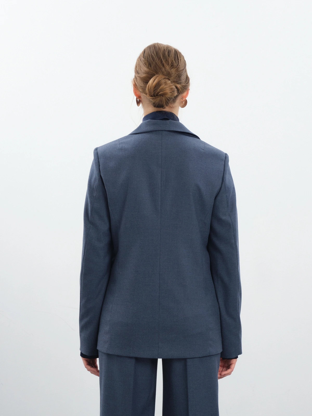 Синий жакет с шелковой отделкой