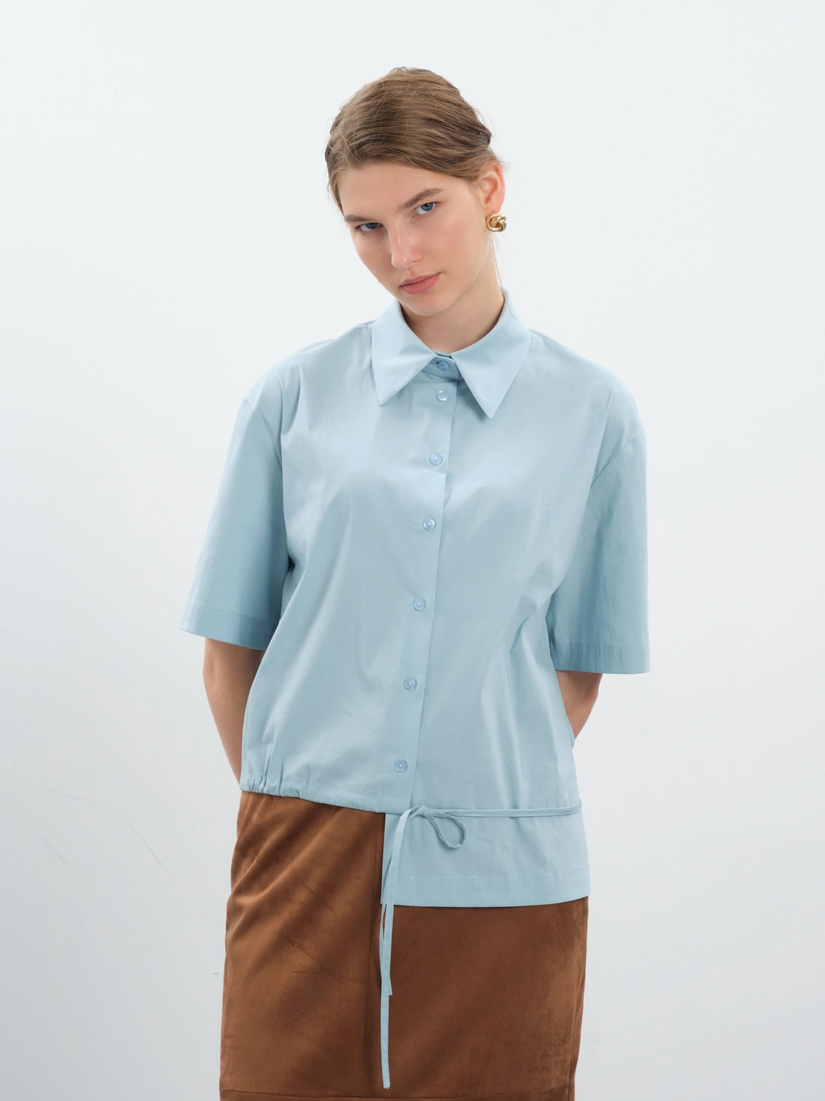 Голубая блуза с асимметричным низом