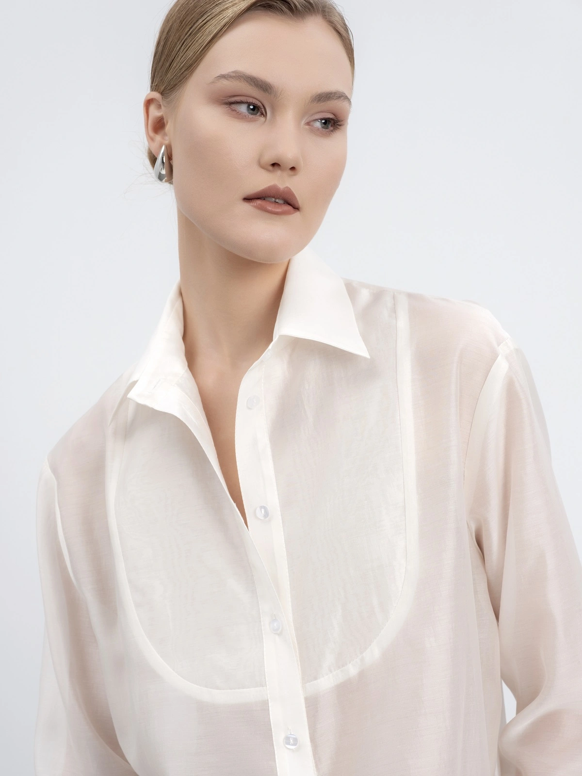 Жемчужная блуза с пластроном