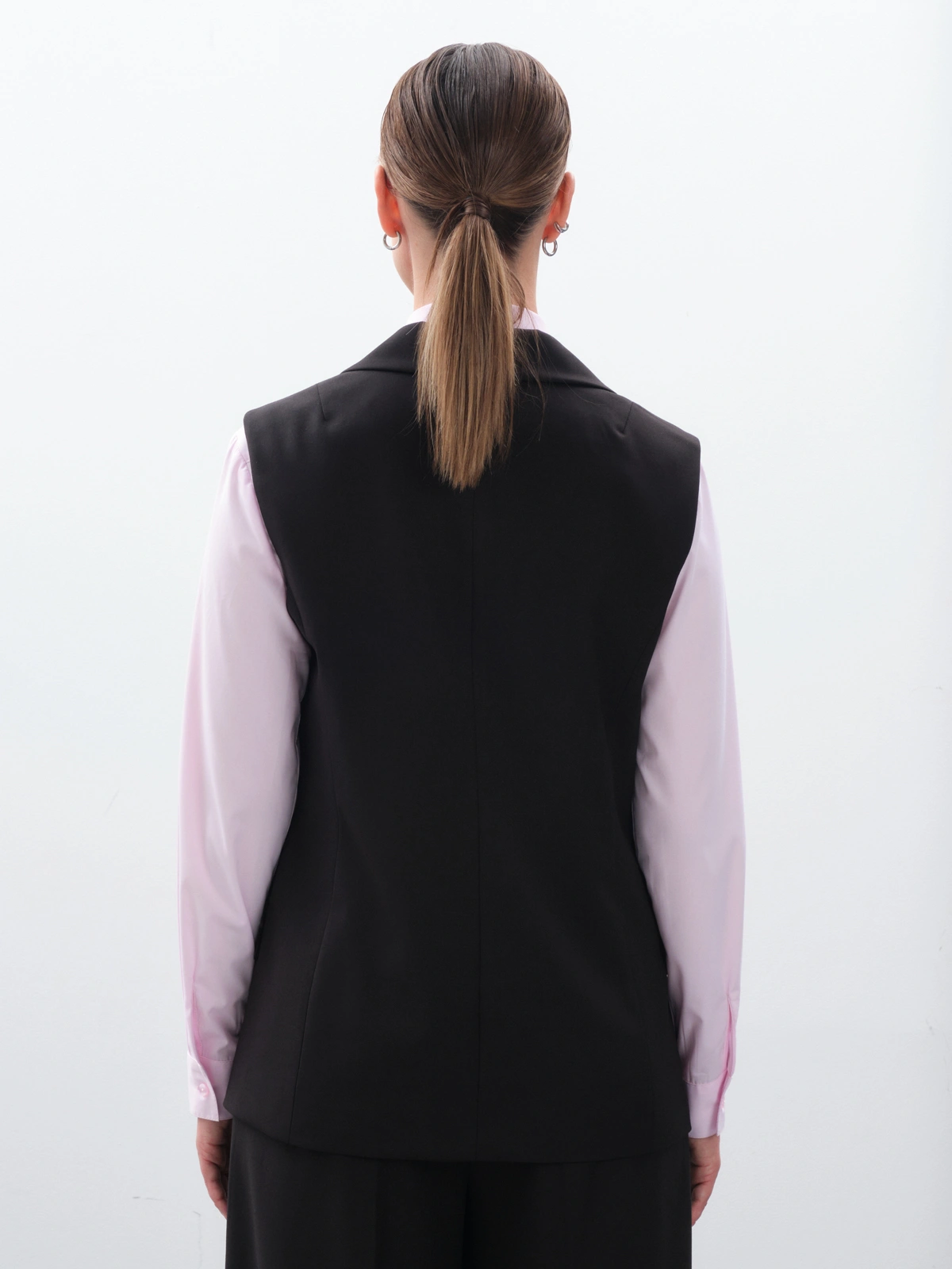 Жилет удлиненный черный