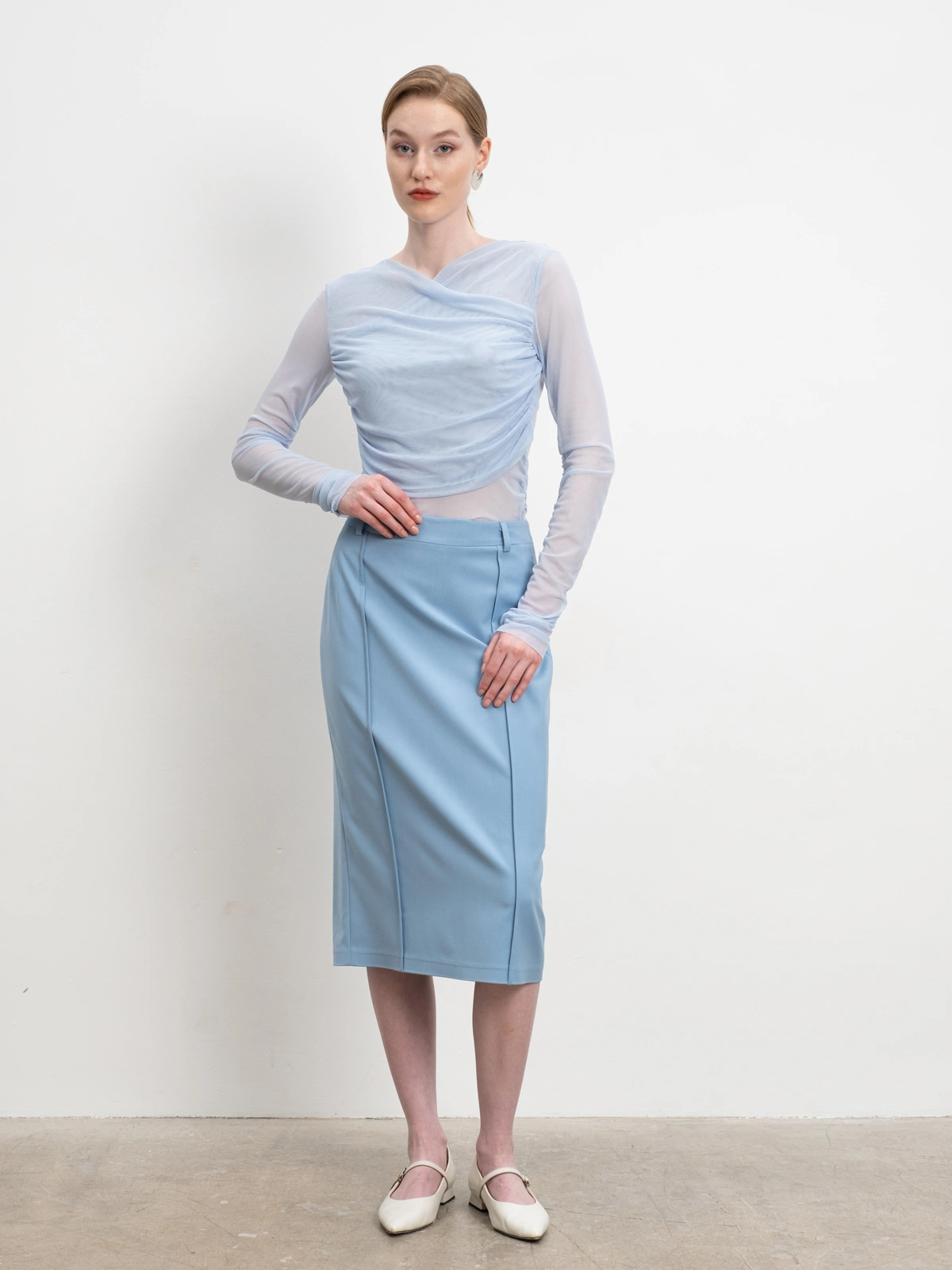 Голубая юбка с вытачками