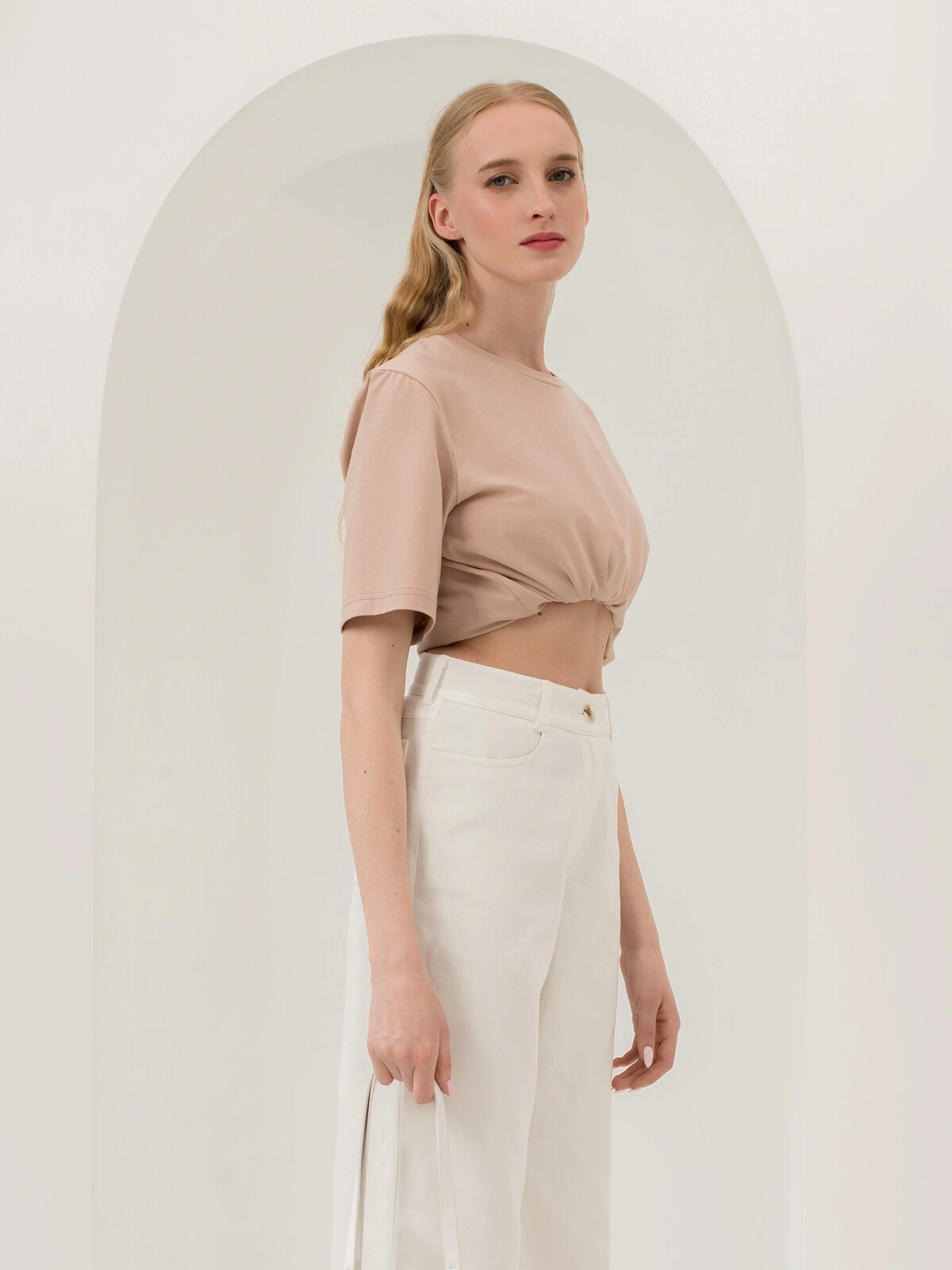 Бежевая базовая футболка