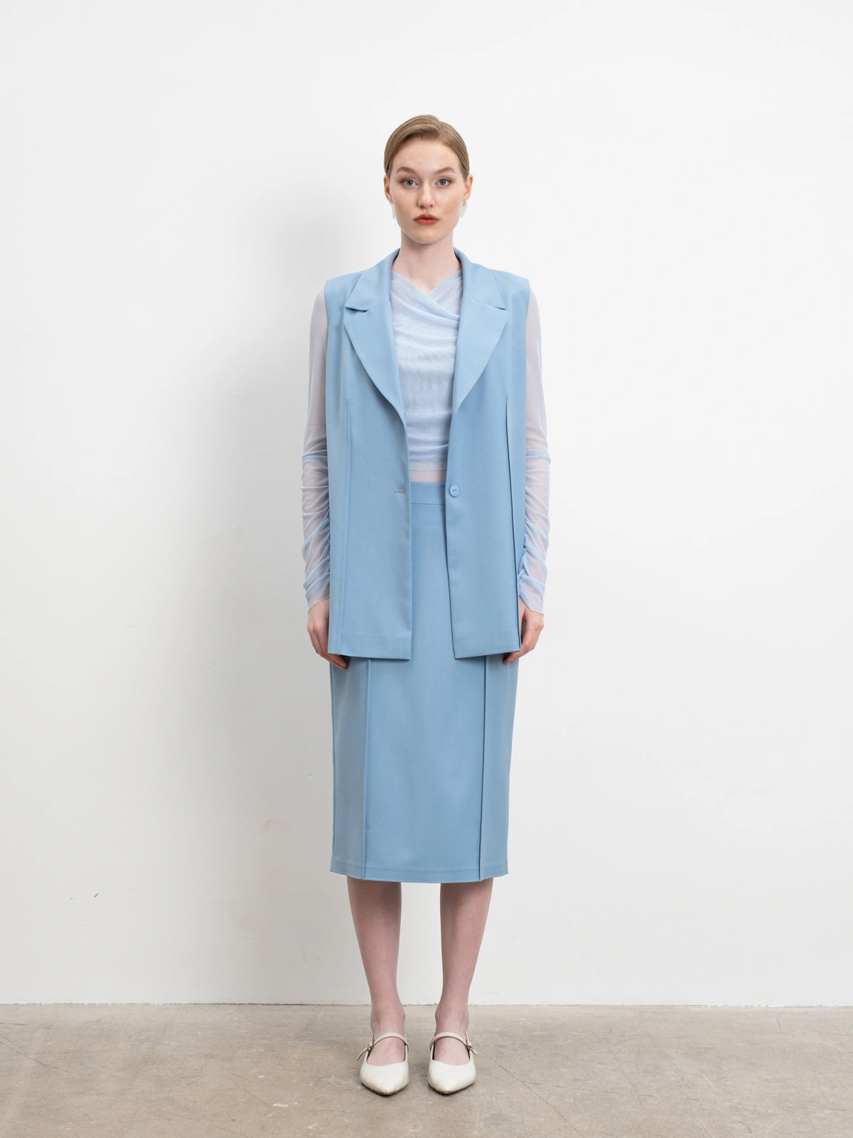 Голубая юбка с вытачками