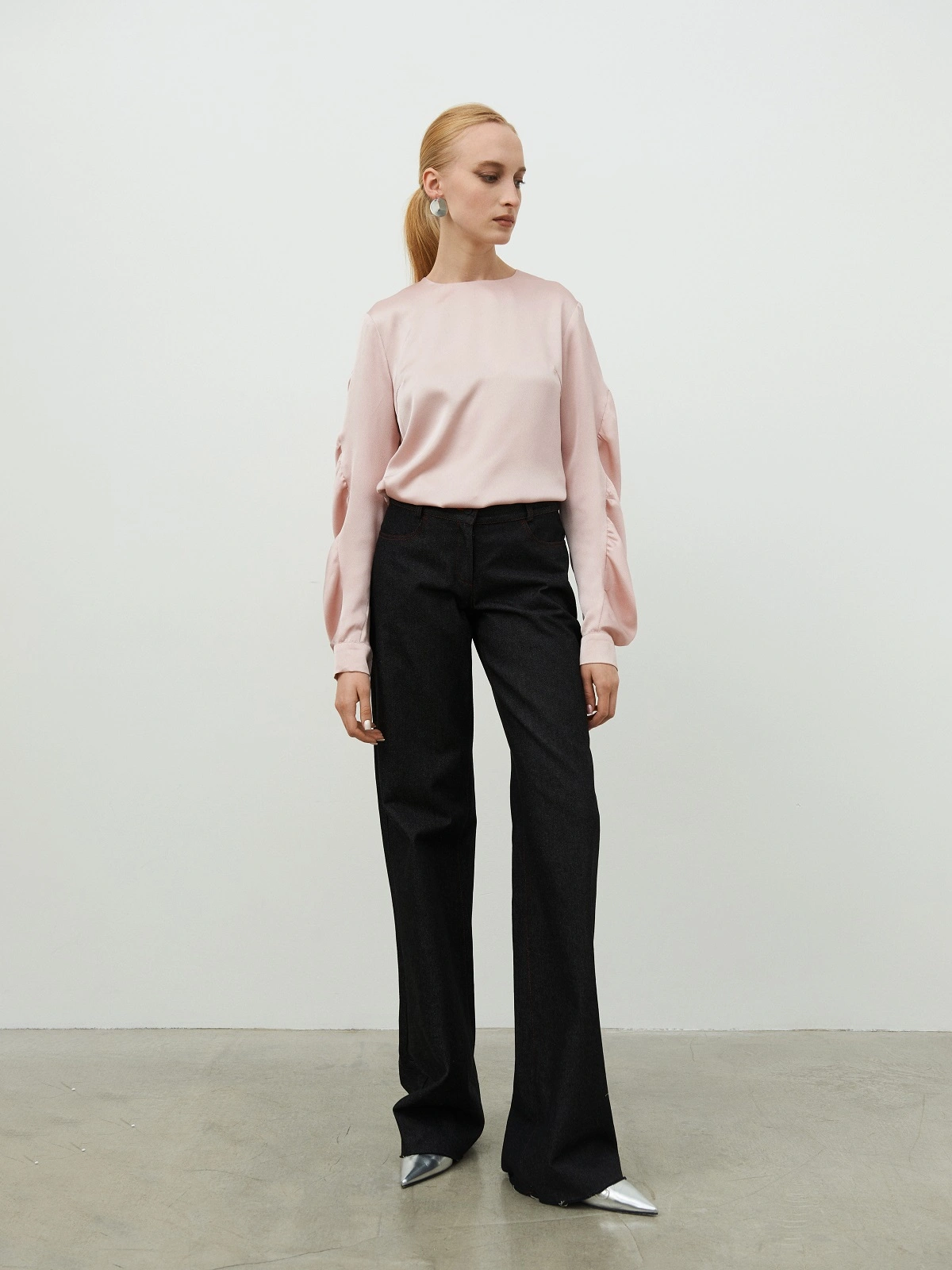 Пудровая блуза со сборкой