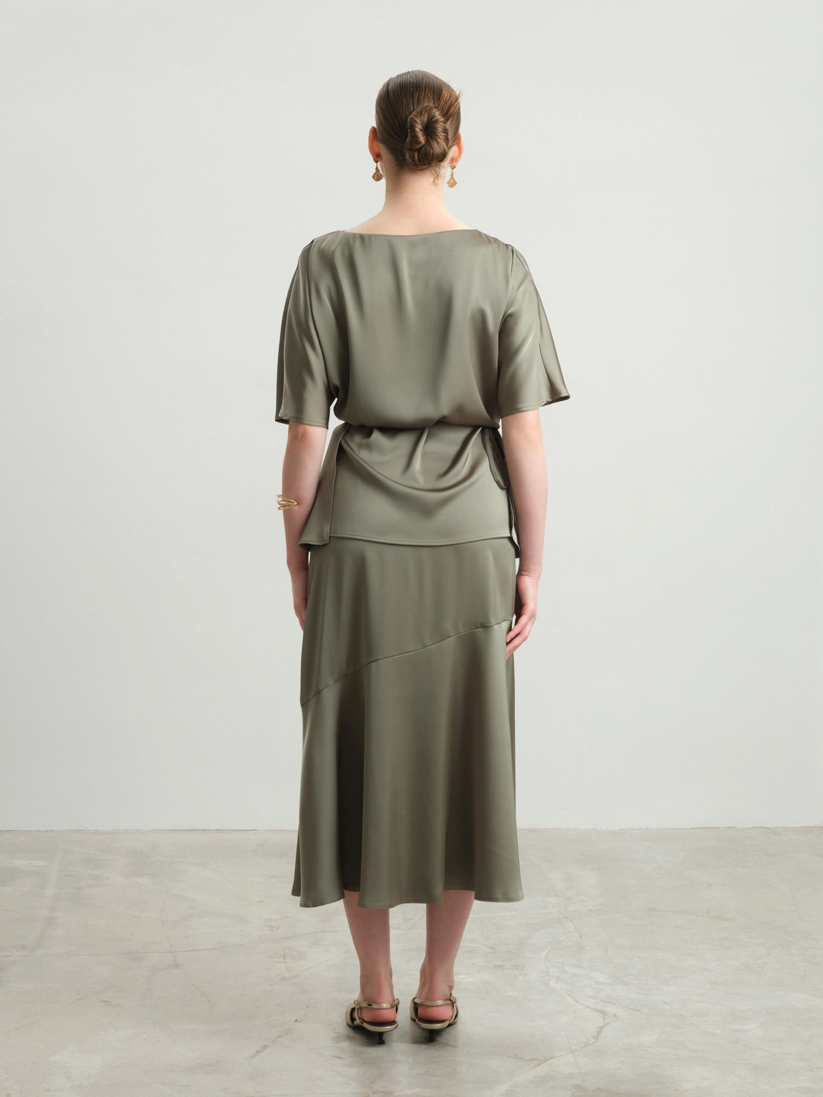 Зеленая атласная юбка Shibui