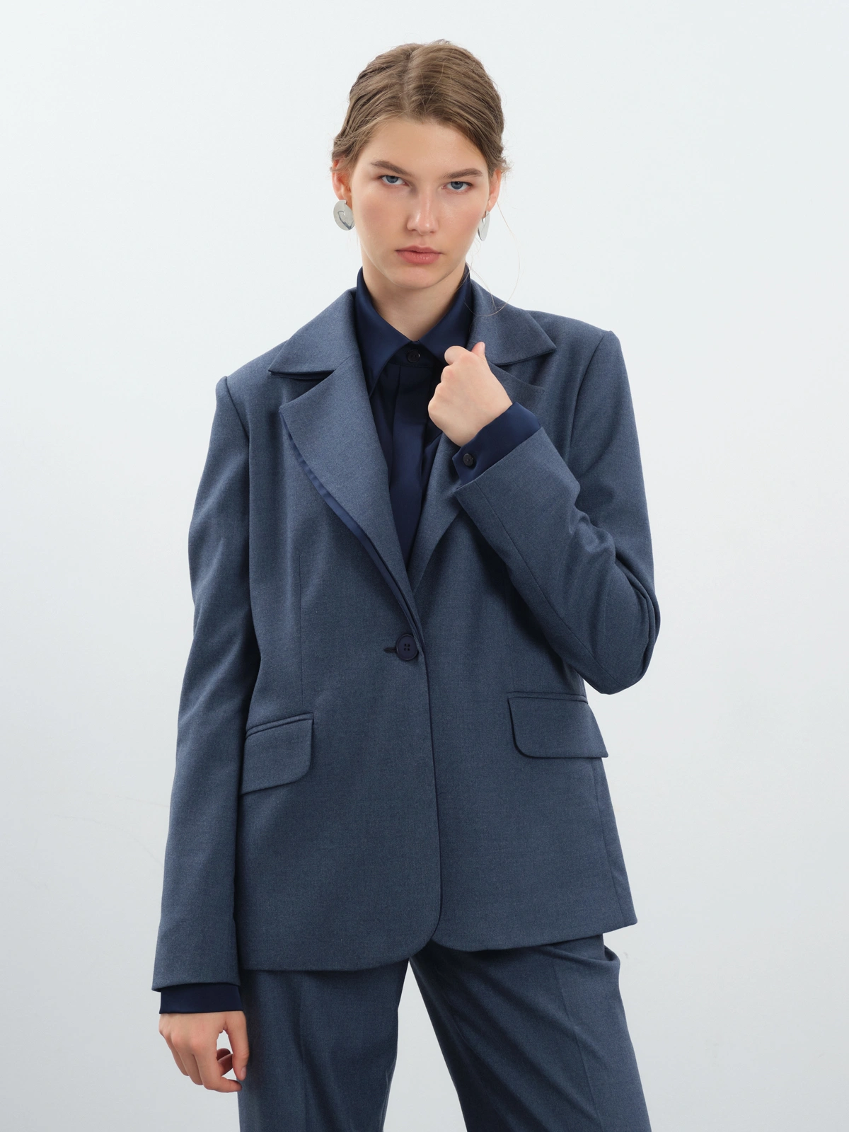 Синий жакет с шелковой отделкой