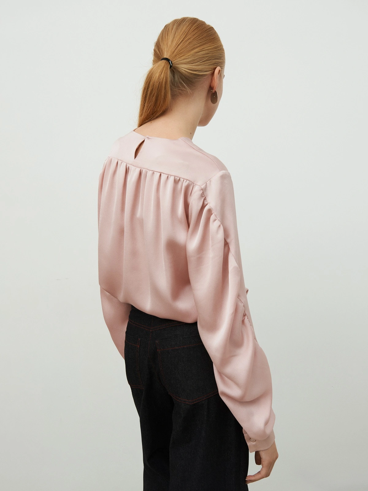Пудровая блуза со сборкой