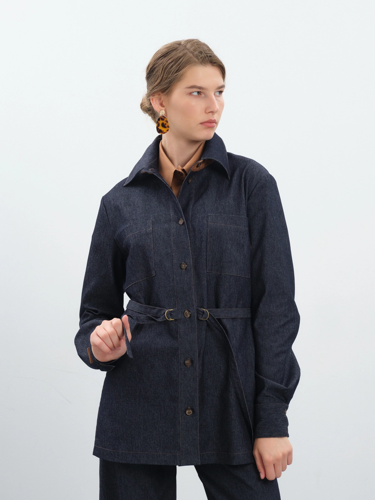 Темно-синяя рубашка из денима