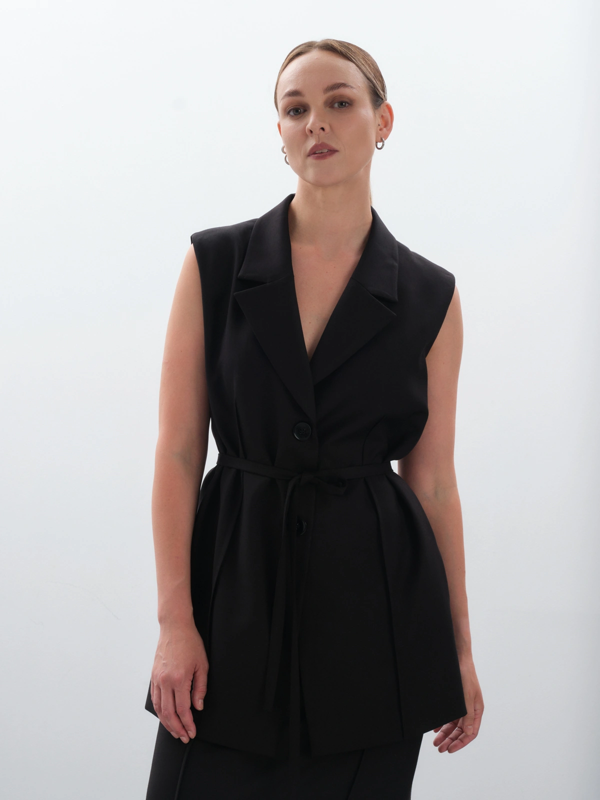 жилет женский, купить жилет женский, жилет женский удлиненный, черный жилет женский, жилет женский классический, жилетка женская, жилет женский офисный, удлиненный жилет с поясом, жилет под брюки женский, деловой жилет женский, жилет-пиджак женский без рукавов, костюмный жилет женский, купить черный удлиненный жилет, жилет-жакет женский, с чем носить удлиненный жилет, жилет на пуговицах с воротником, жилет как третий слой в одежде, жилет женский на голое тело, жилет платье