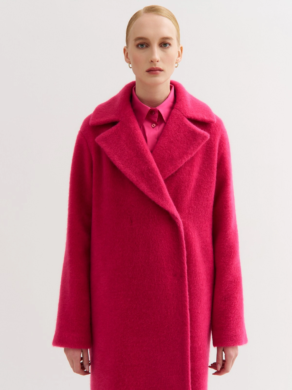Розовое пальто кокон