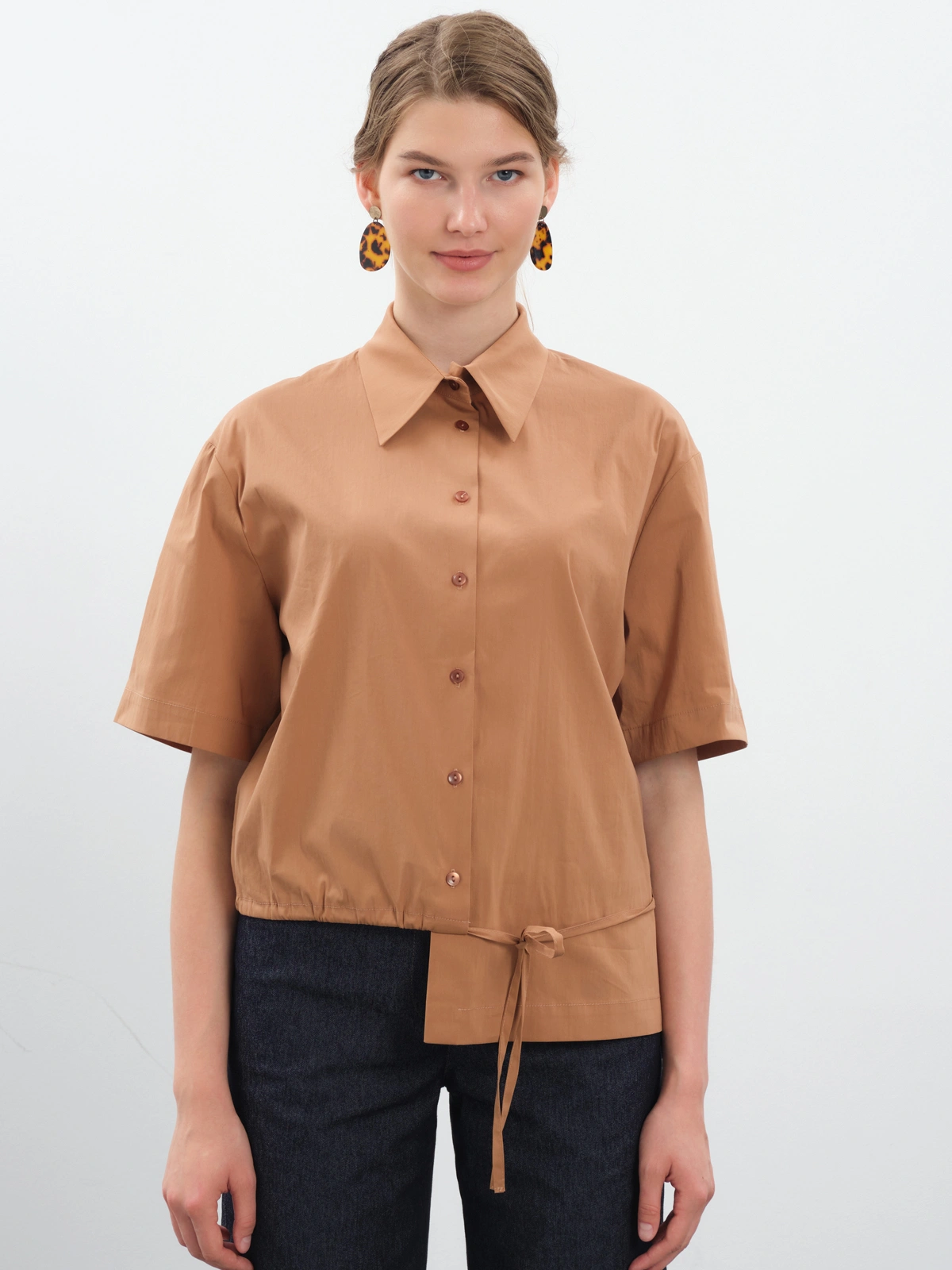 Коричневая блуза с асимметричным низом