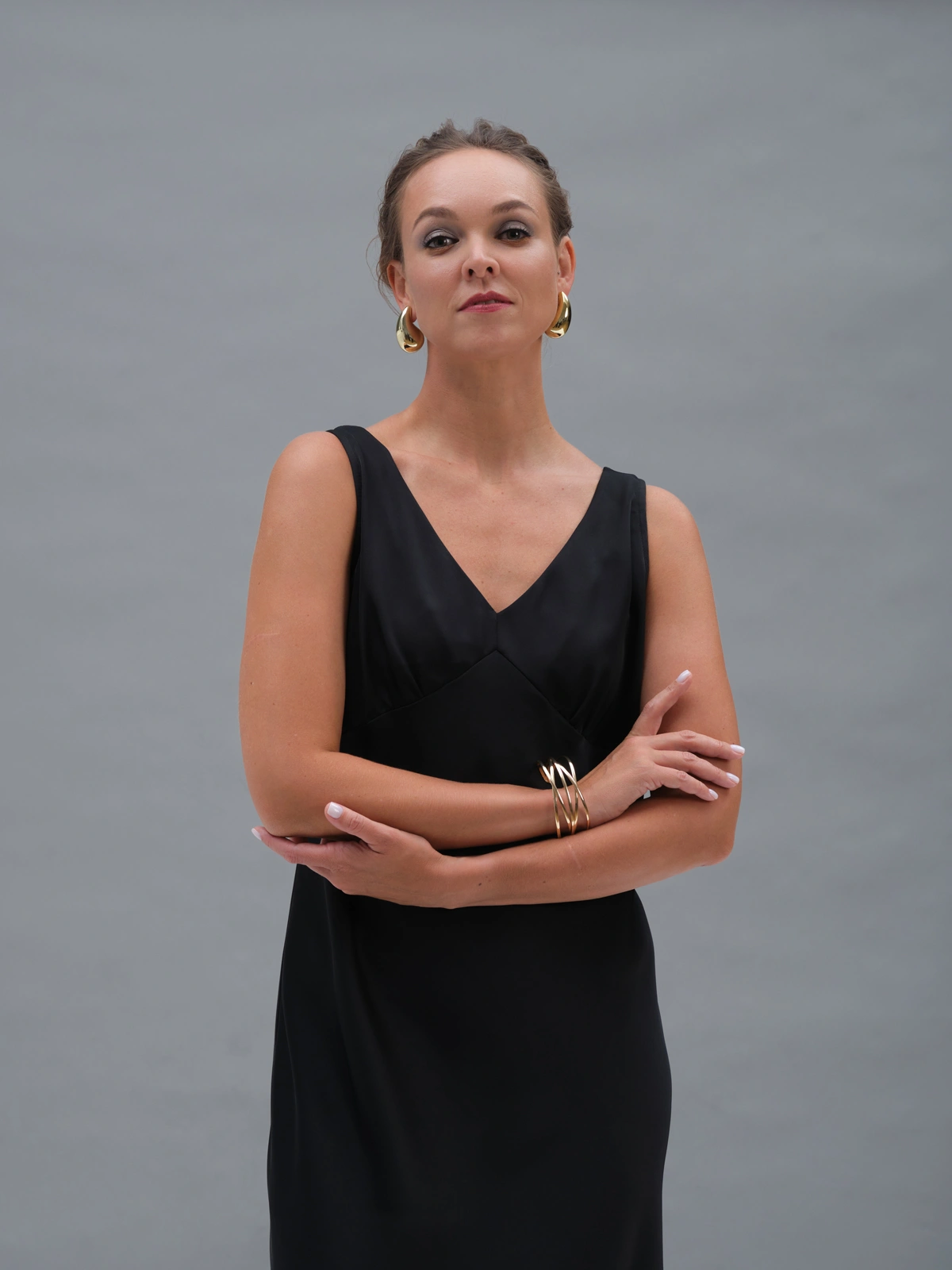 Черное атласное платье Hecate