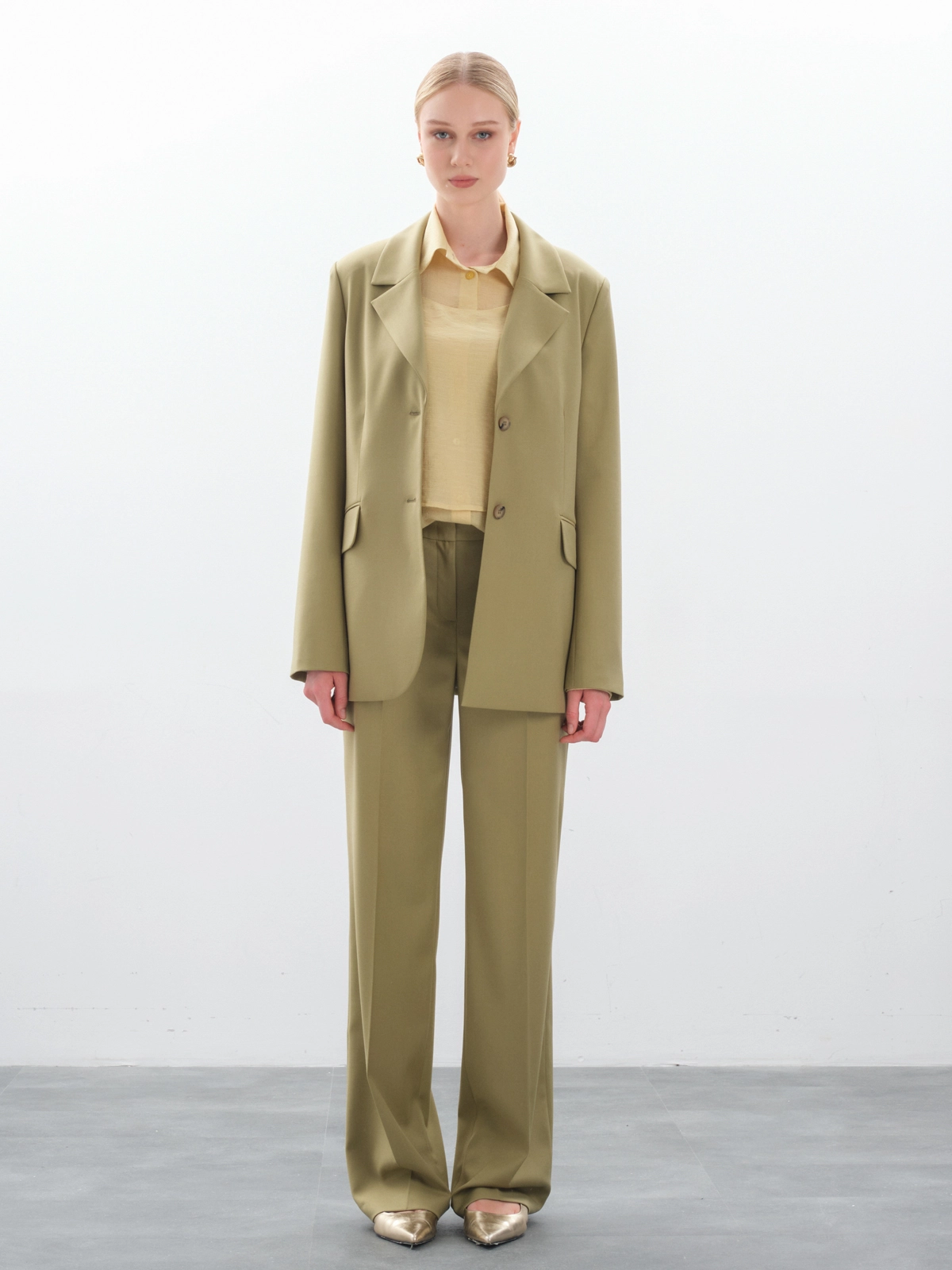 женский пиджак оверсайз, удлиненный женский жакет, купить женский пиджак, модный женский пиджак, пиджак в стиле кэжуал, офисный женский пиджак, пиджак оверсайз хаки, женский пиджак прямого кроя, оливковый жакет женский, пиджак в мужском стиле женский, удлиненный однобортный жакет, зеленый пиджак женский, деловой пиджак женский, купить пиджак оверсайз женский оливковый, с чем носить пиджак оверсайз зеленый, свободный жакет женский, пиджак под джинсы женский, женский костюмный пиджак, блейзер женский удлиненный, фисташковый пиджак женский, пиджак как у хейли бибер