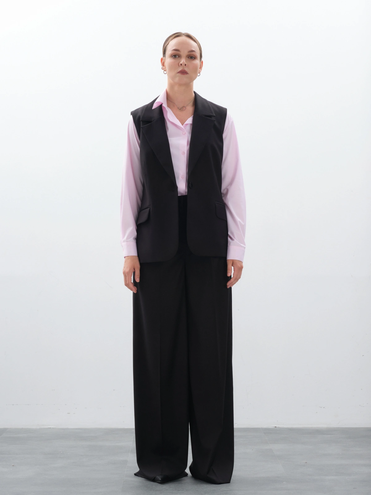 Жилет удлиненный черный