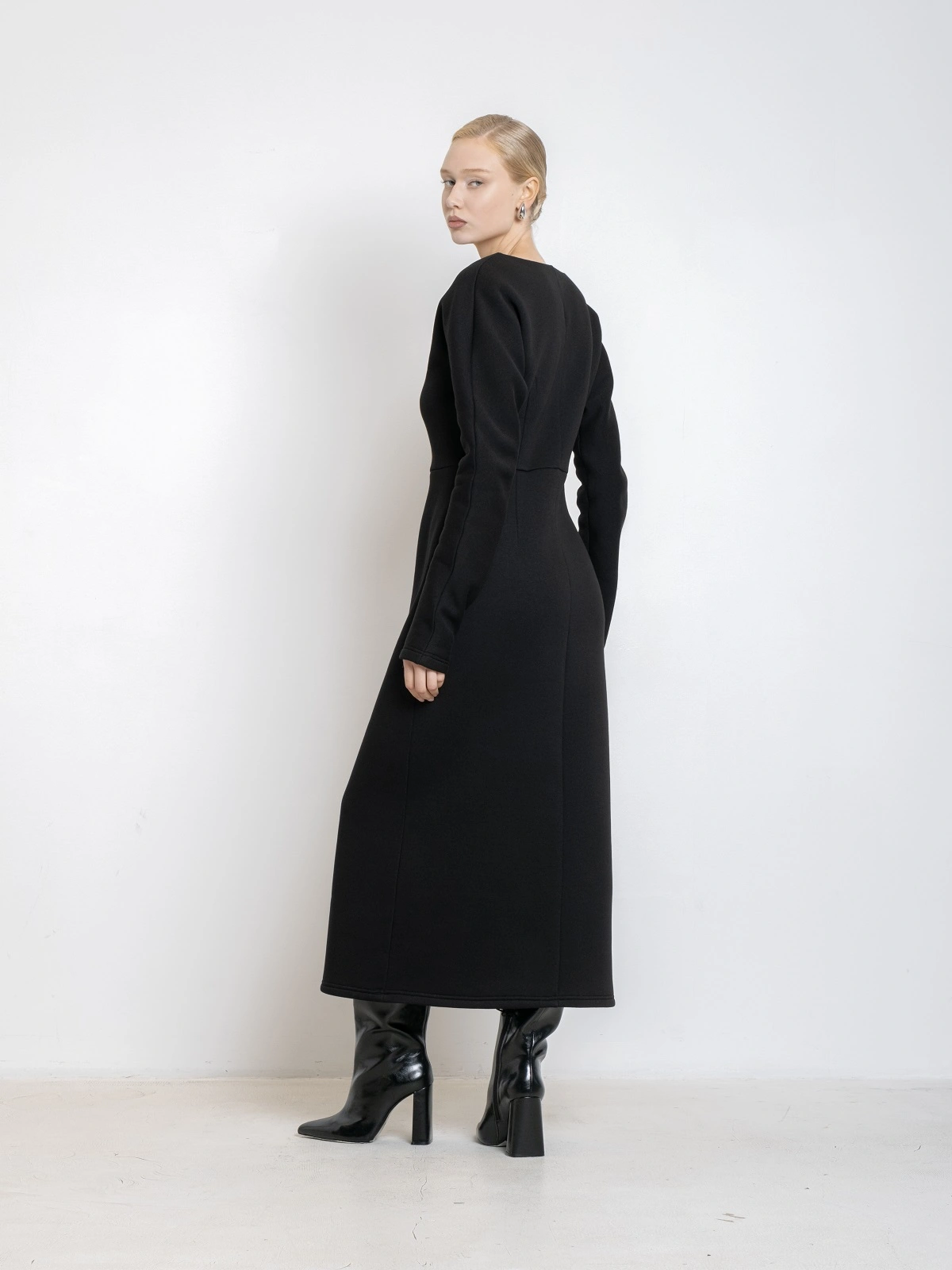 Черное платье из футера