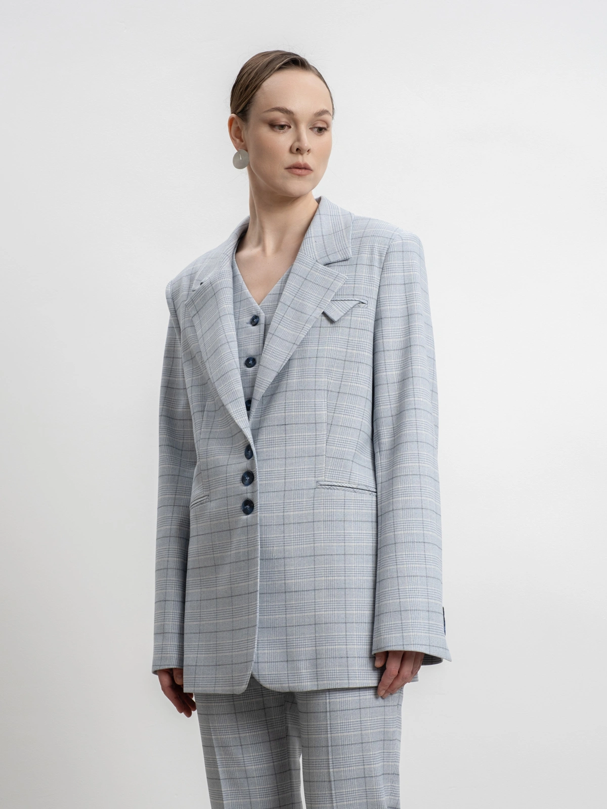 Голубой жакет в клетку