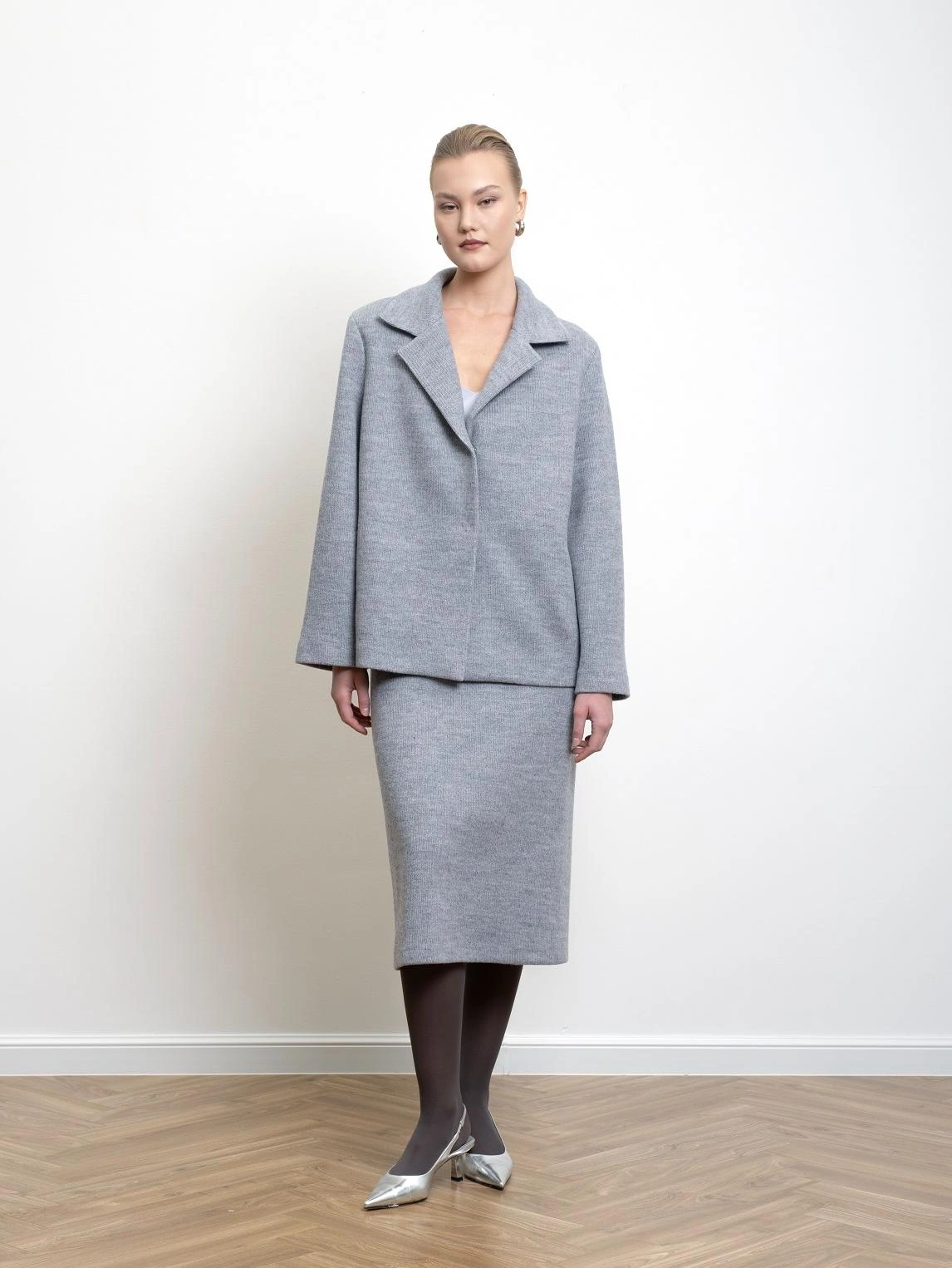 Серая юбка из трикотажа