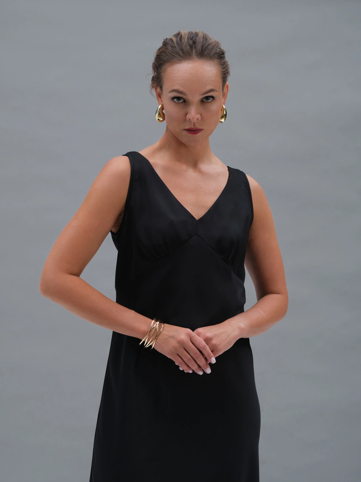 Черное атласное платье Hecate