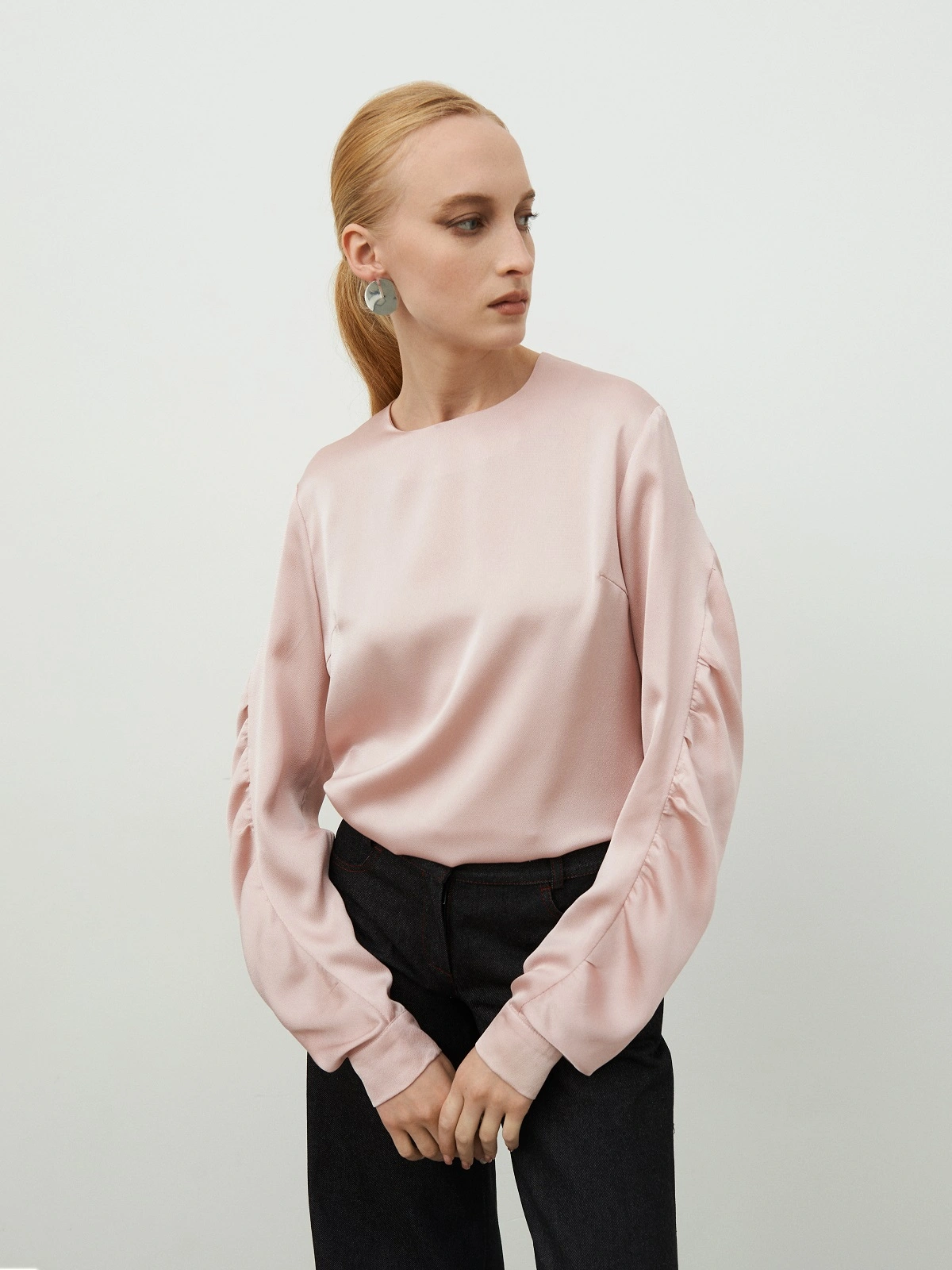 Пудровая блуза со сборкой