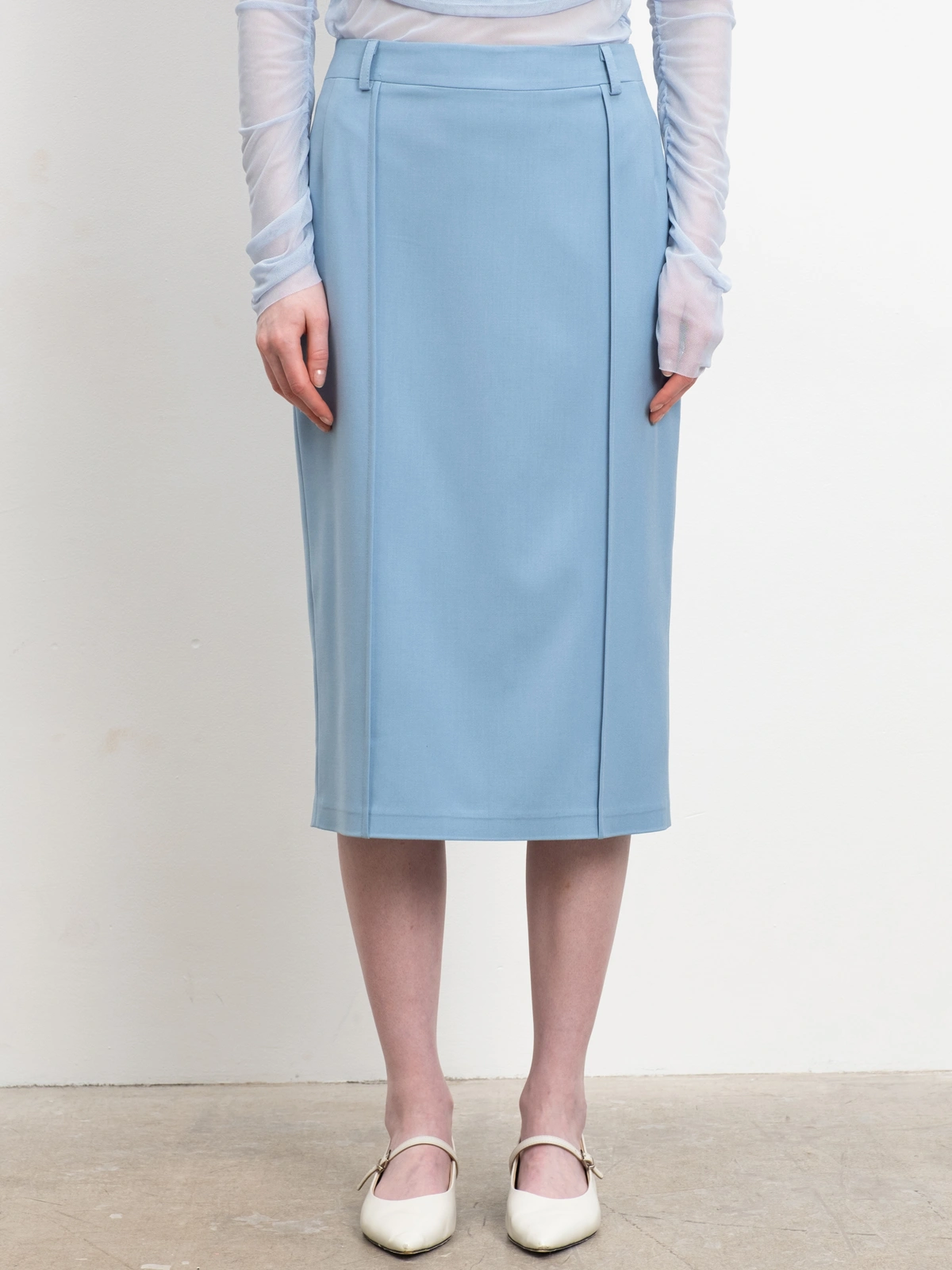 Голубая юбка с вытачками
