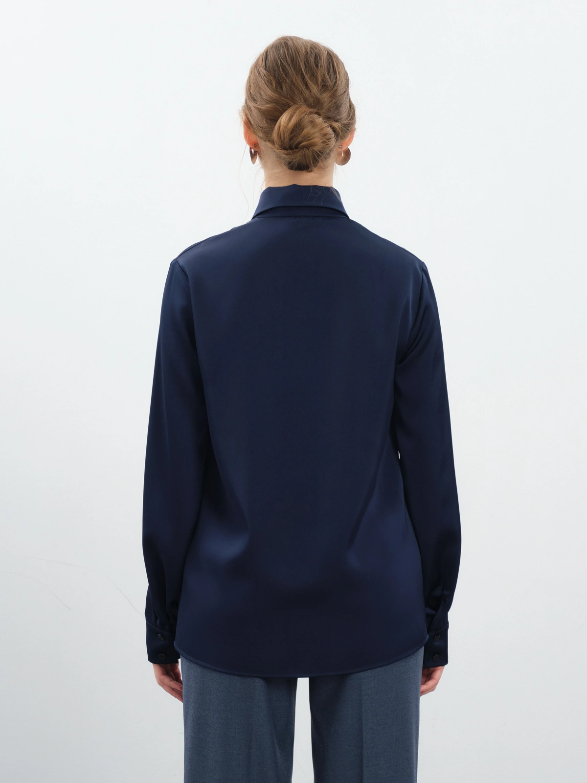 Синяя атласная блуза