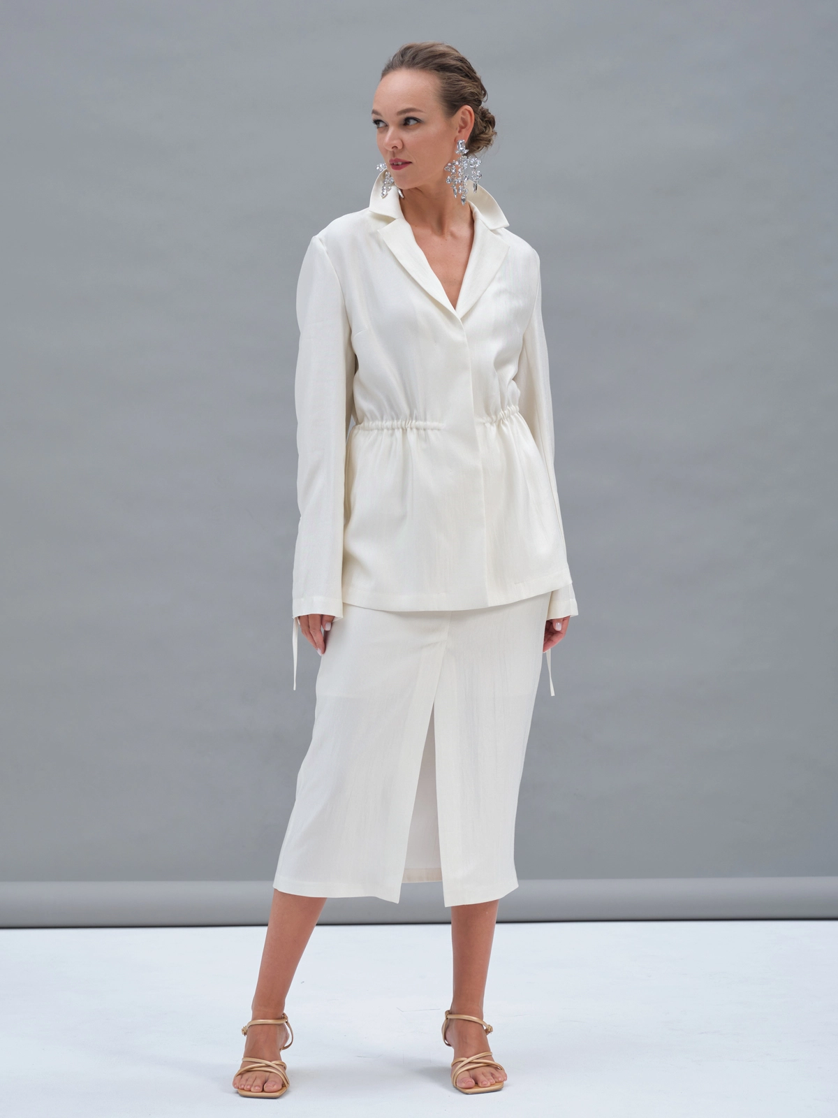 Белый жакет на кулиске Aurora