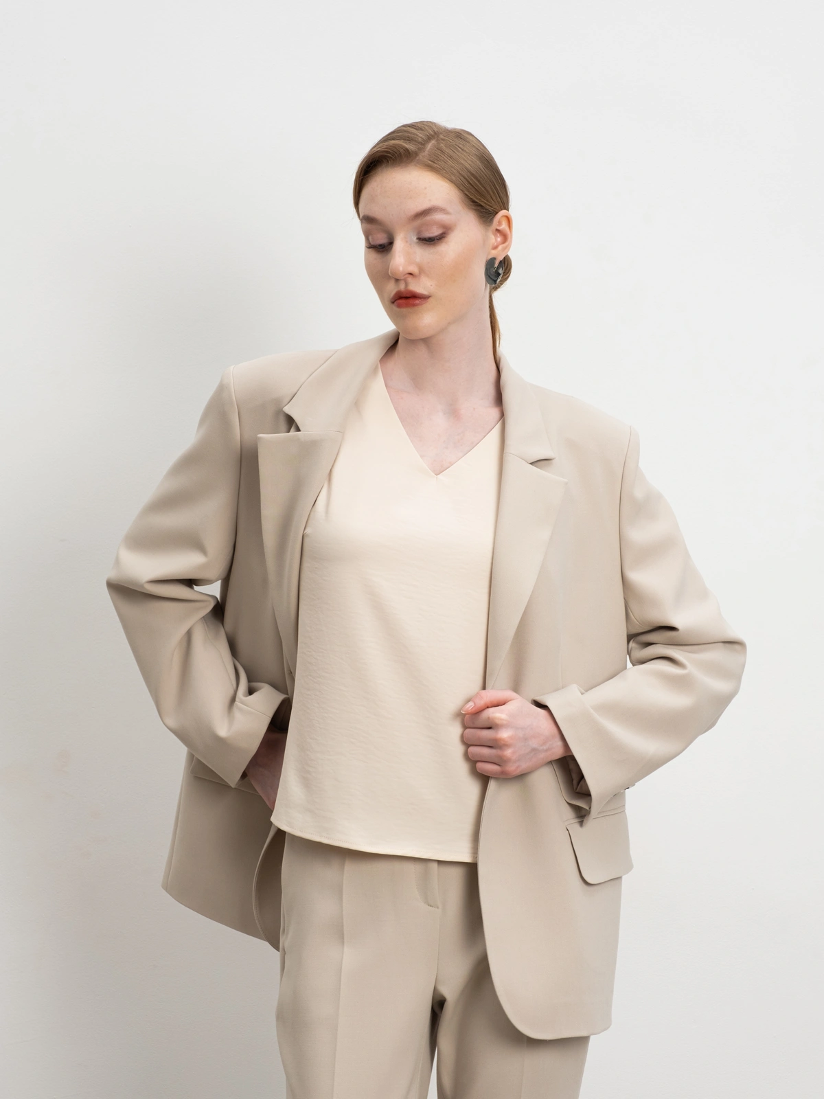 Бежевый жакет оверсайз