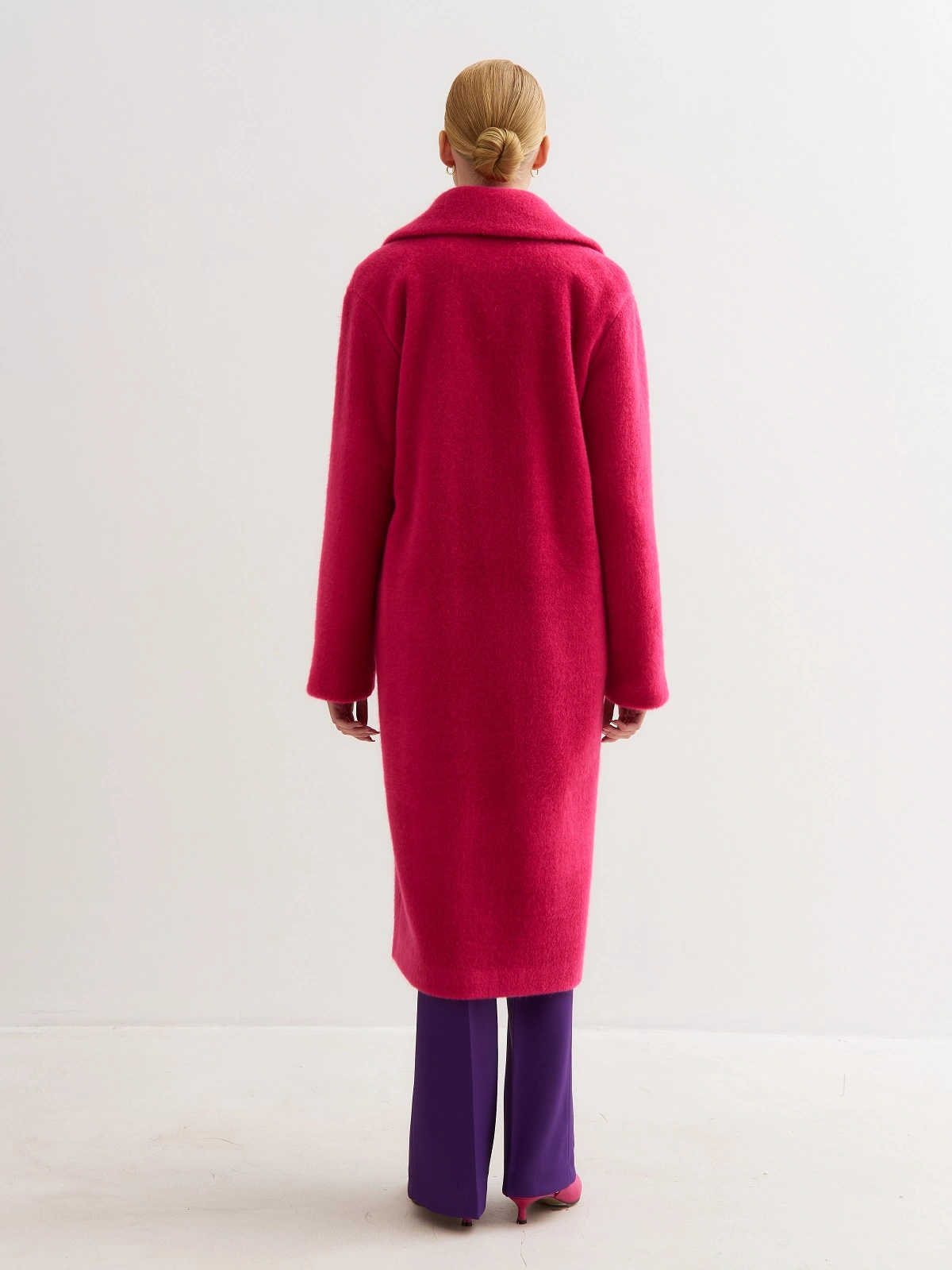 Розовое пальто кокон