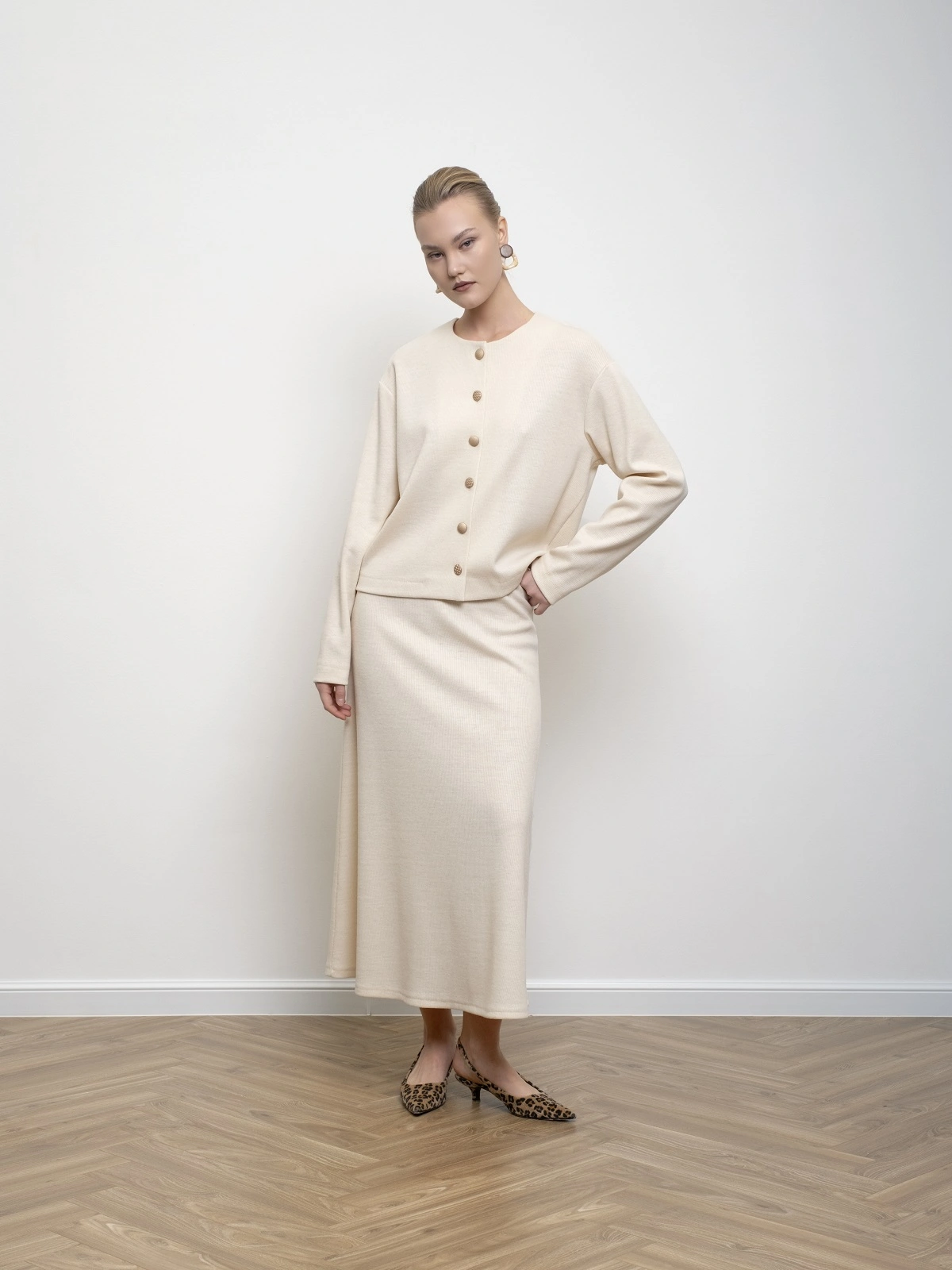 Молочная трикотажная юбка