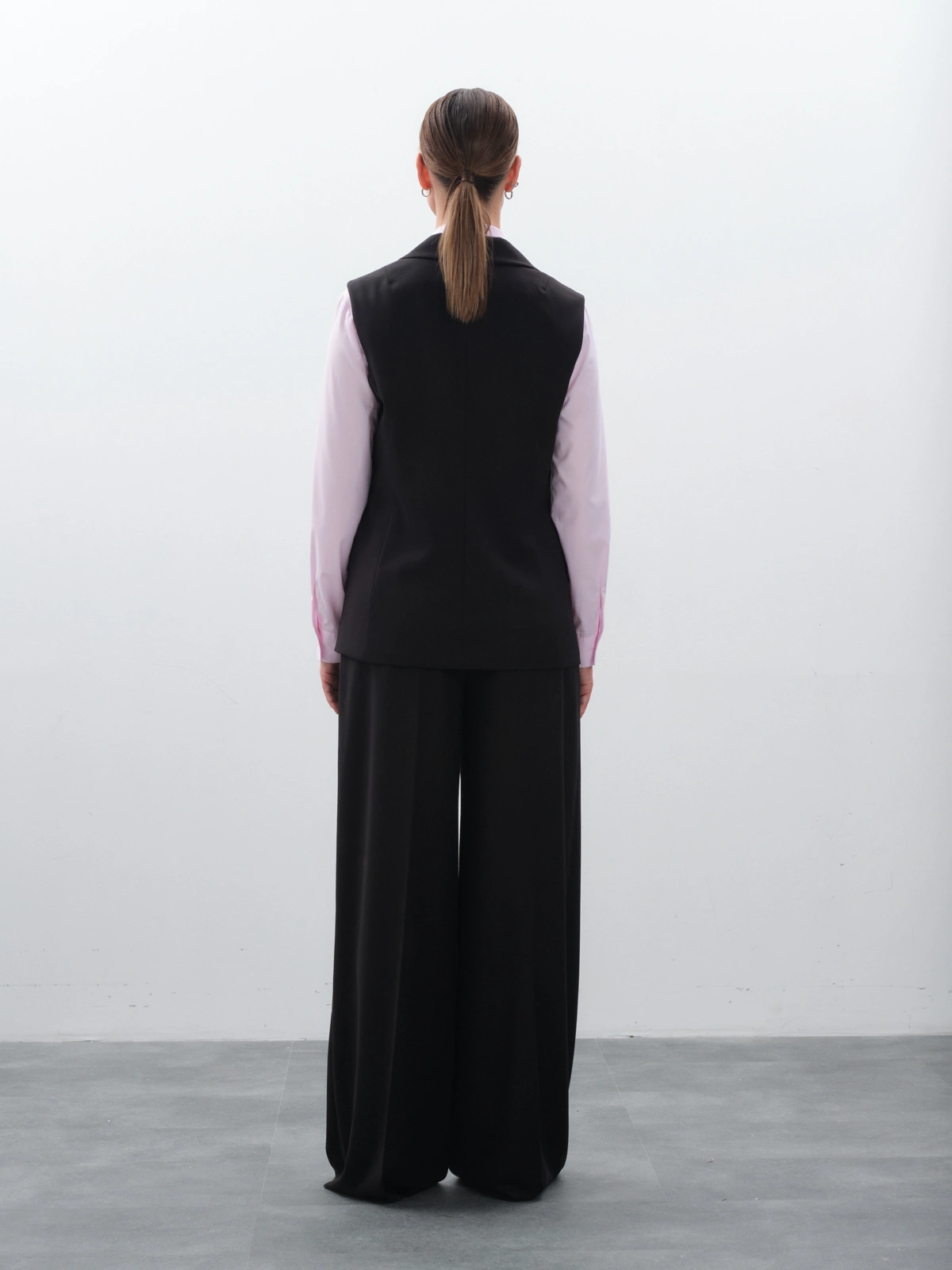 Жилет удлиненный черный