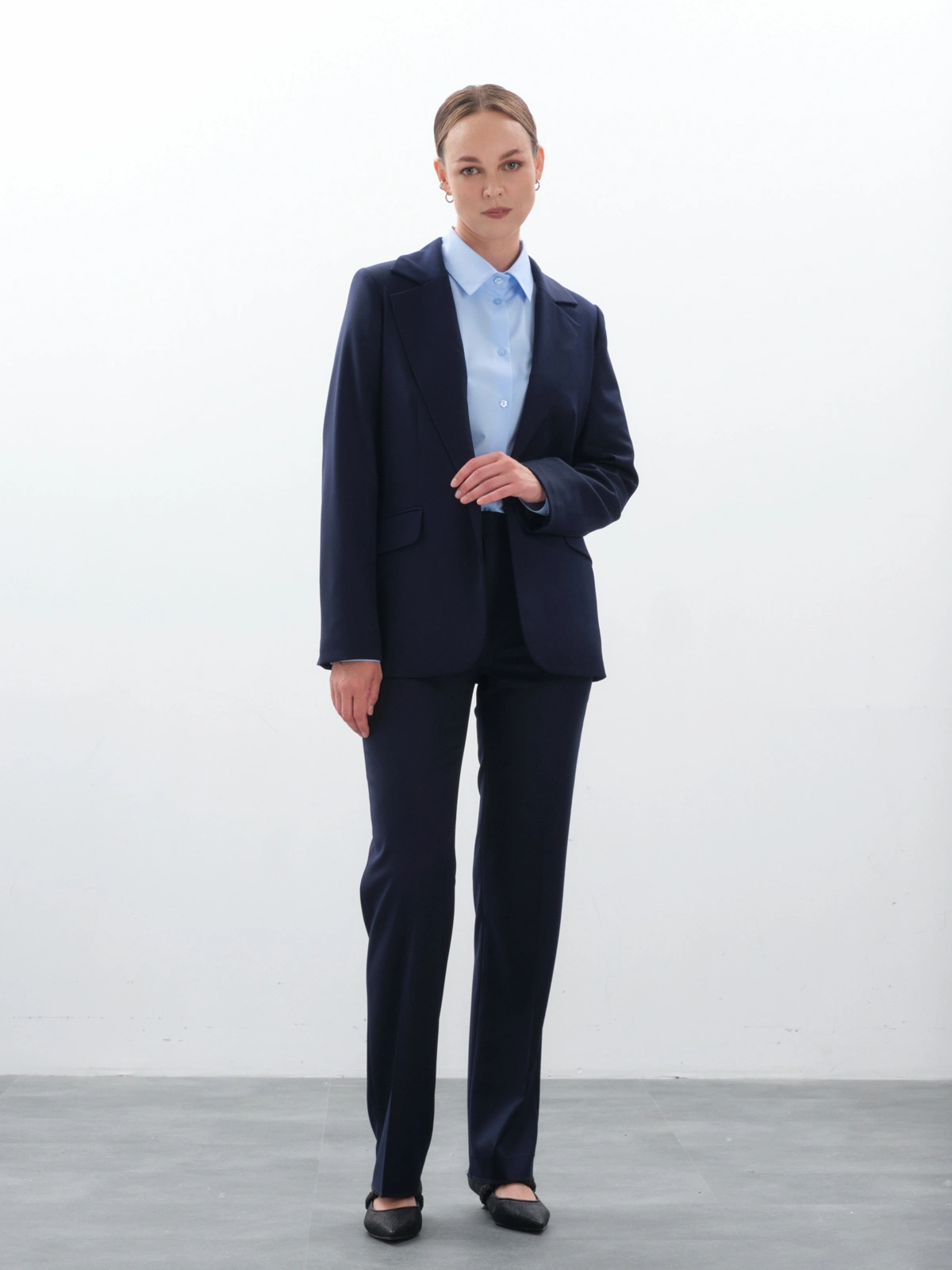 Классические синие прямые брюки