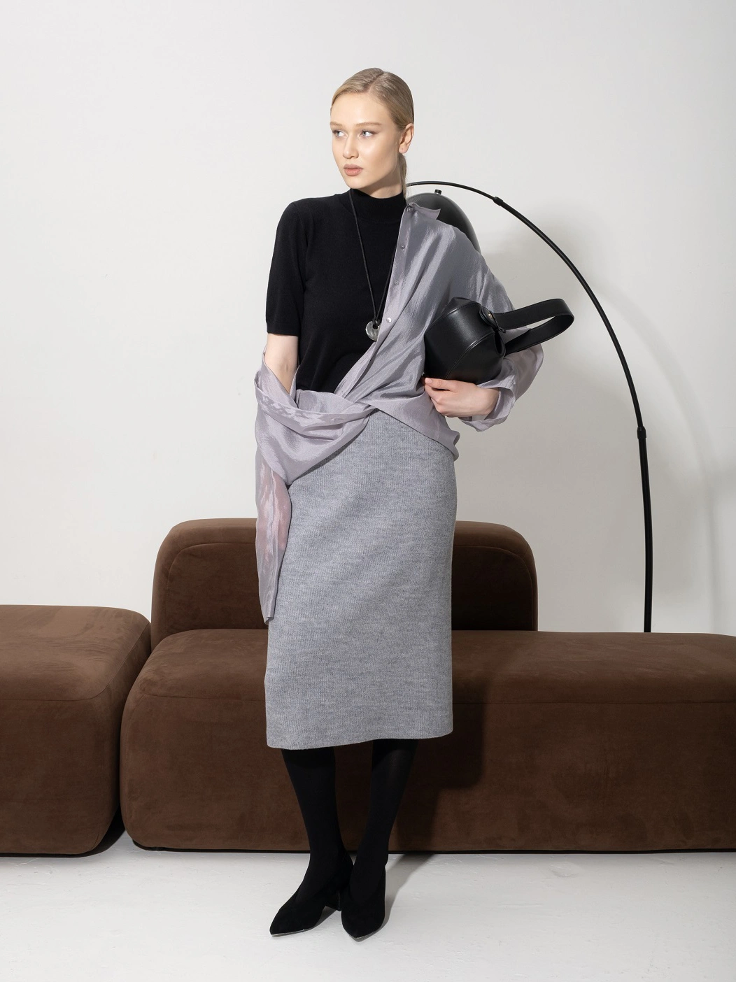 Серая юбка из трикотажа