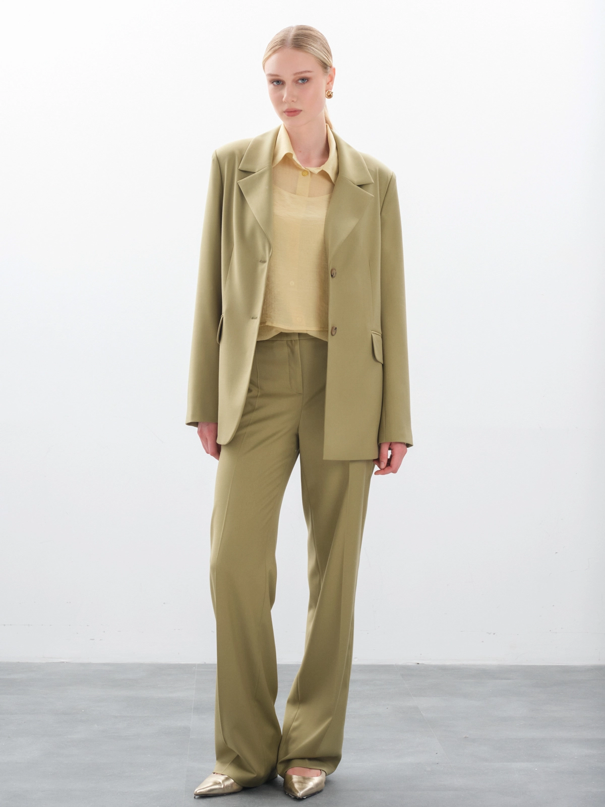 женский пиджак оверсайз, удлиненный женский жакет, купить женский пиджак, модный женский пиджак, пиджак в стиле кэжуал, офисный женский пиджак, пиджак оверсайз хаки, женский пиджак прямого кроя, оливковый жакет женский, пиджак в мужском стиле женский, удлиненный однобортный жакет, зеленый пиджак женский, деловой пиджак женский, купить пиджак оверсайз женский оливковый, с чем носить пиджак оверсайз зеленый, свободный жакет женский, пиджак под джинсы женский, женский костюмный пиджак, блейзер женский удлиненный, фисташковый пиджак женский, пиджак как у хейли бибер