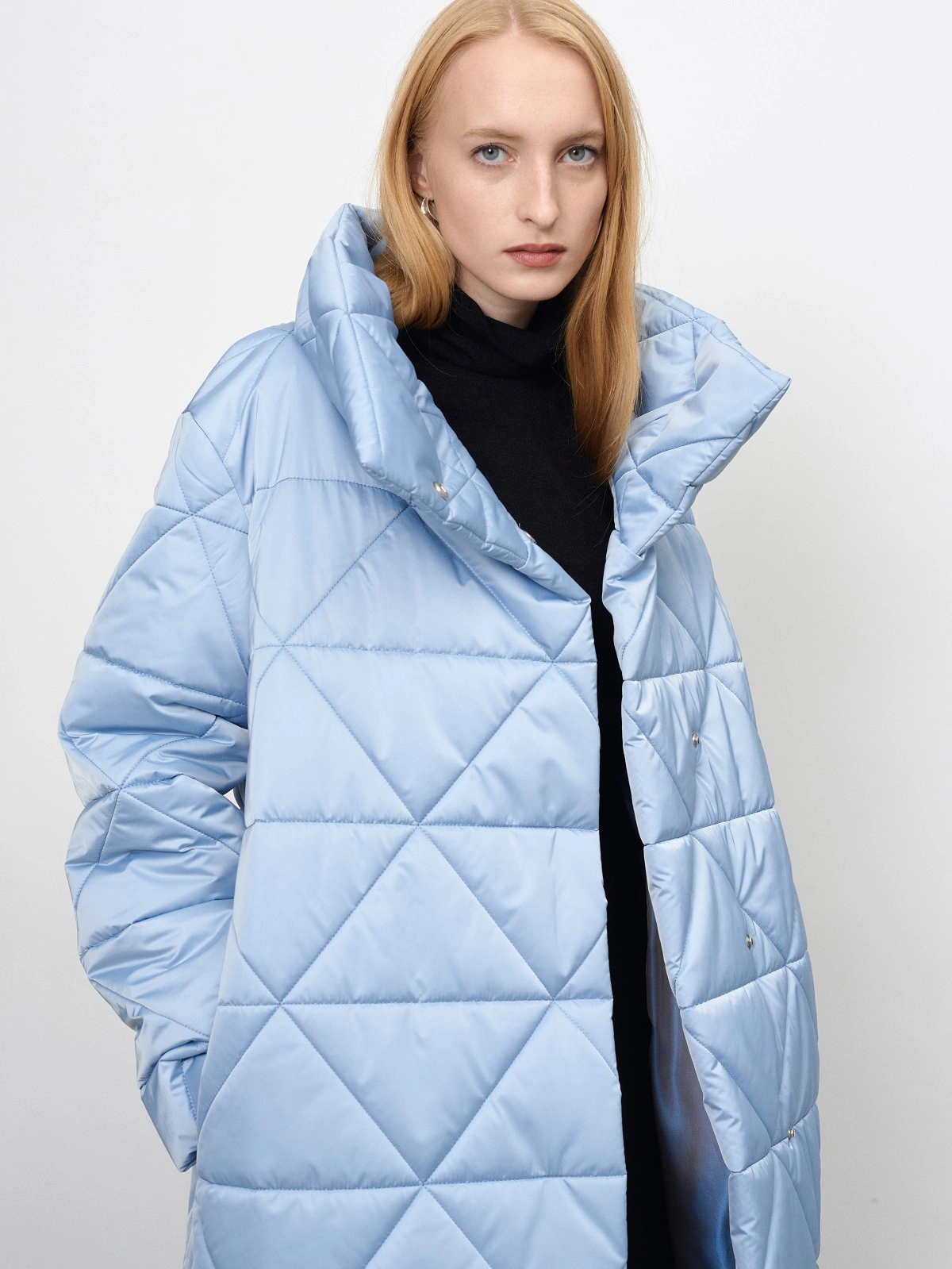 Голубой пуховик