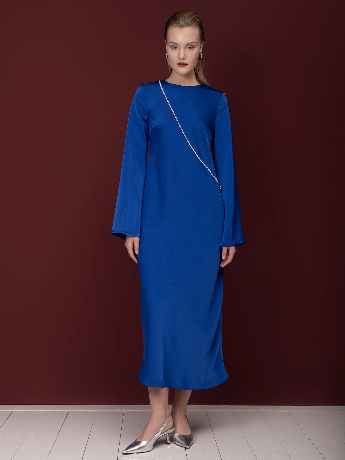 Синее сатиновое платье