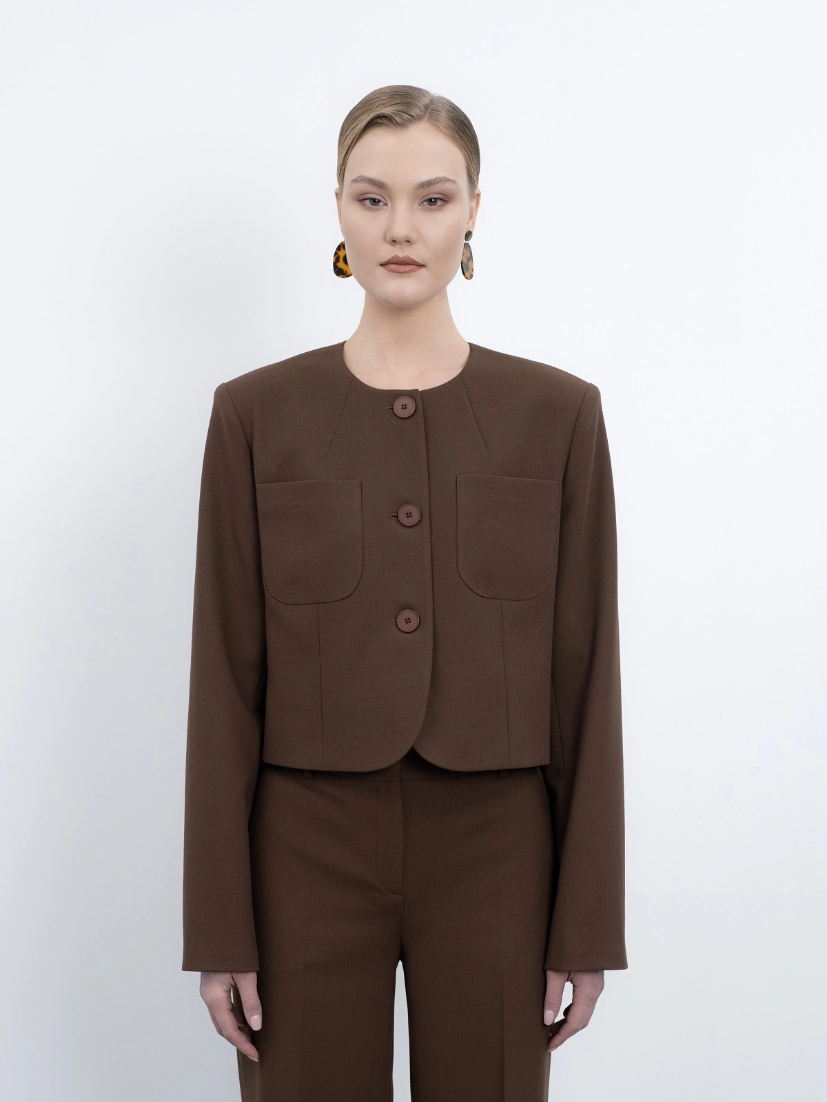 Укороченный жакет в кофейном оттенке