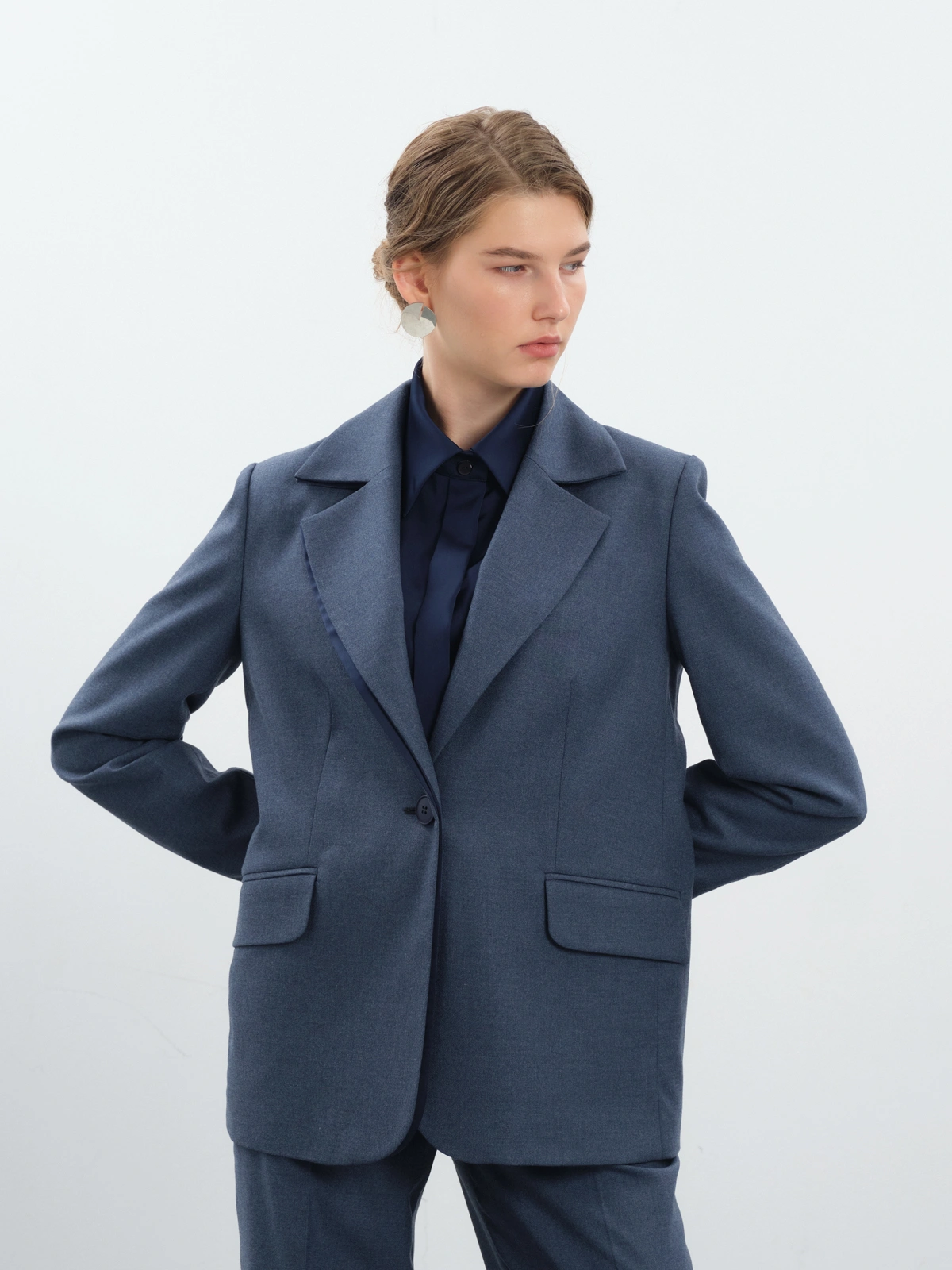 Синий жакет с шелковой отделкой