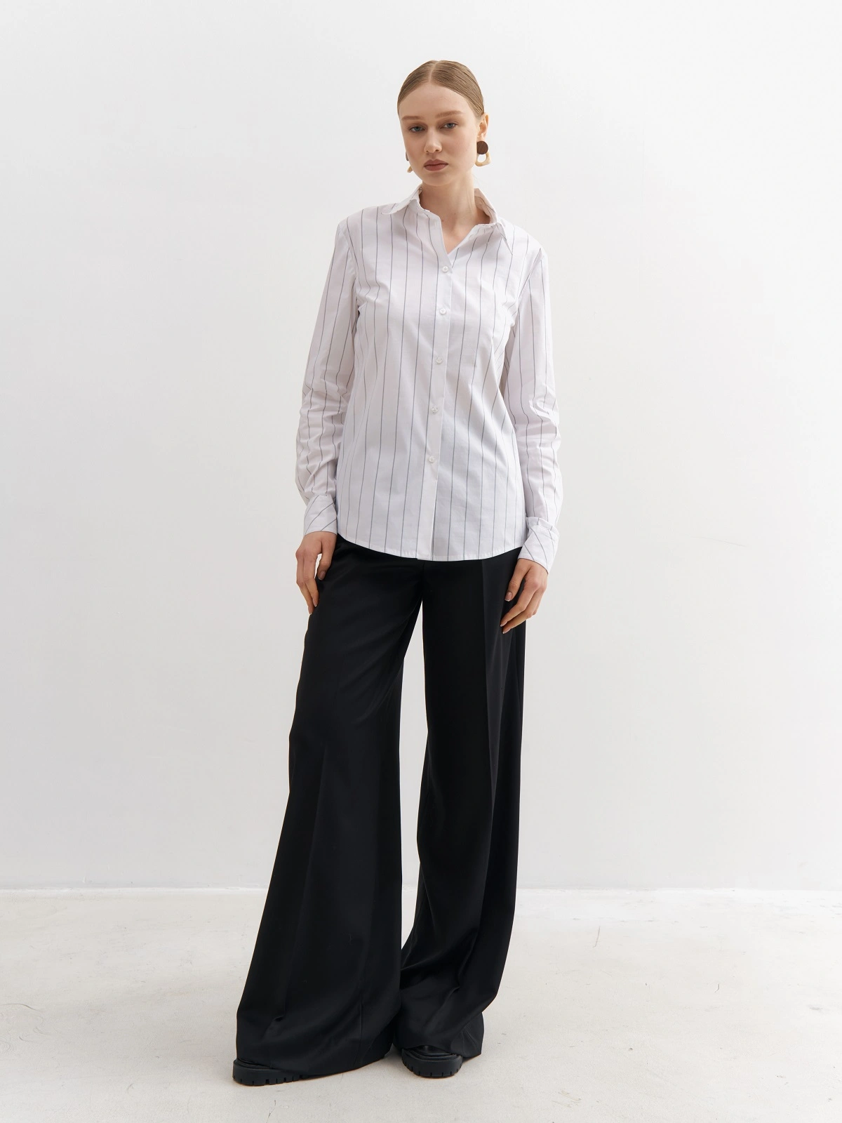 Рубашка в черную полоску