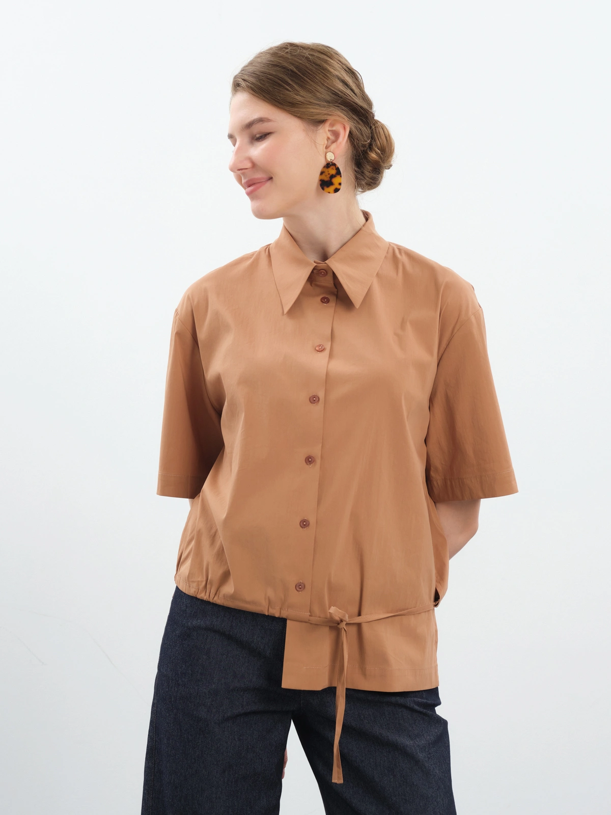 Коричневая блуза с асимметричным низом