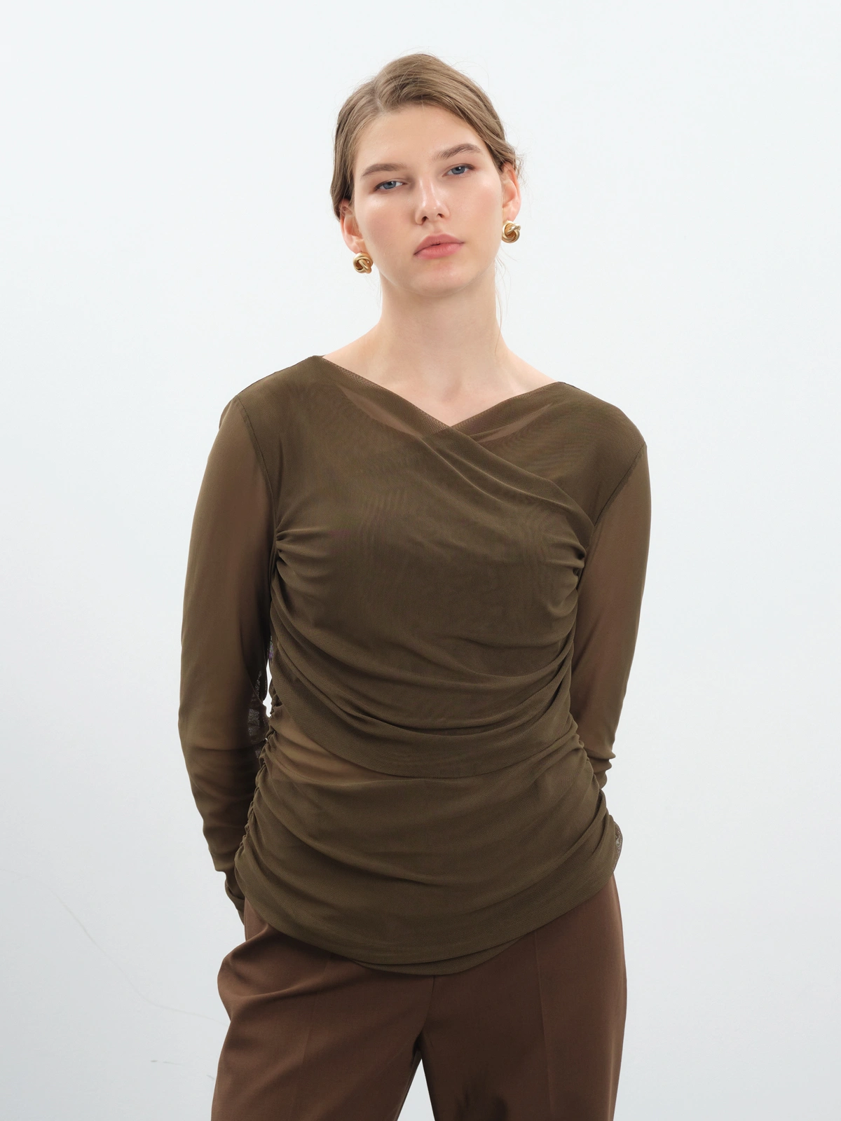 Лонгслив-сетка в оттенке хвои