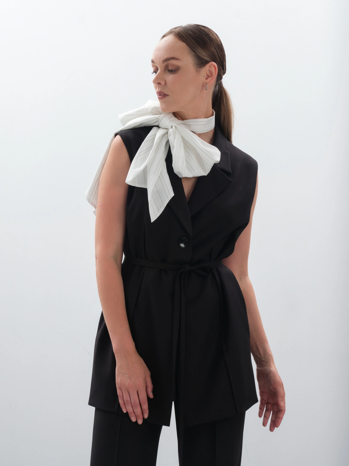 жилет женский, купить жилет женский, жилет женский удлиненный, черный жилет женский, жилет женский классический, жилетка женская, жилет женский офисный, удлиненный жилет с поясом, жилет под брюки женский, деловой жилет женский, жилет-пиджак женский без рукавов, костюмный жилет женский, купить черный удлиненный жилет, жилет-жакет женский, с чем носить удлиненный жилет, жилет на пуговицах с воротником, жилет как третий слой в одежде, жилет женский на голое тело, жилет платье