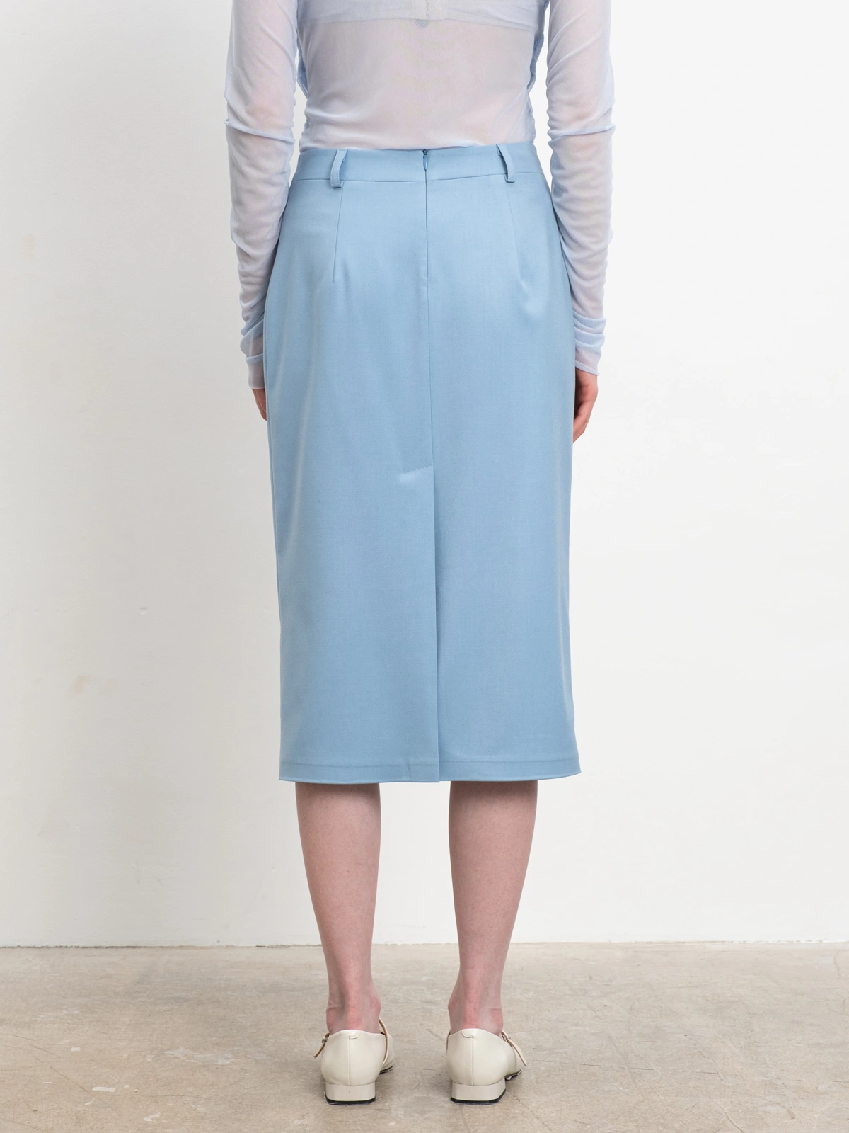 Голубая юбка с вытачками