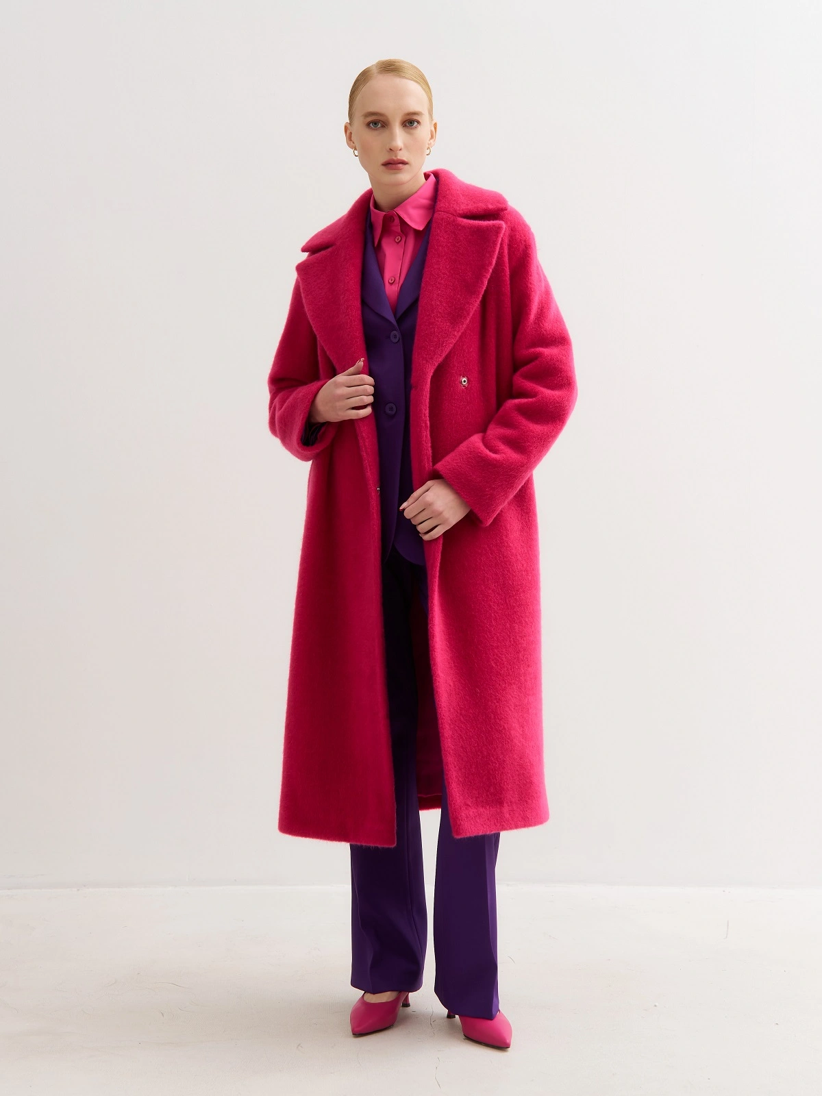 Розовое пальто кокон